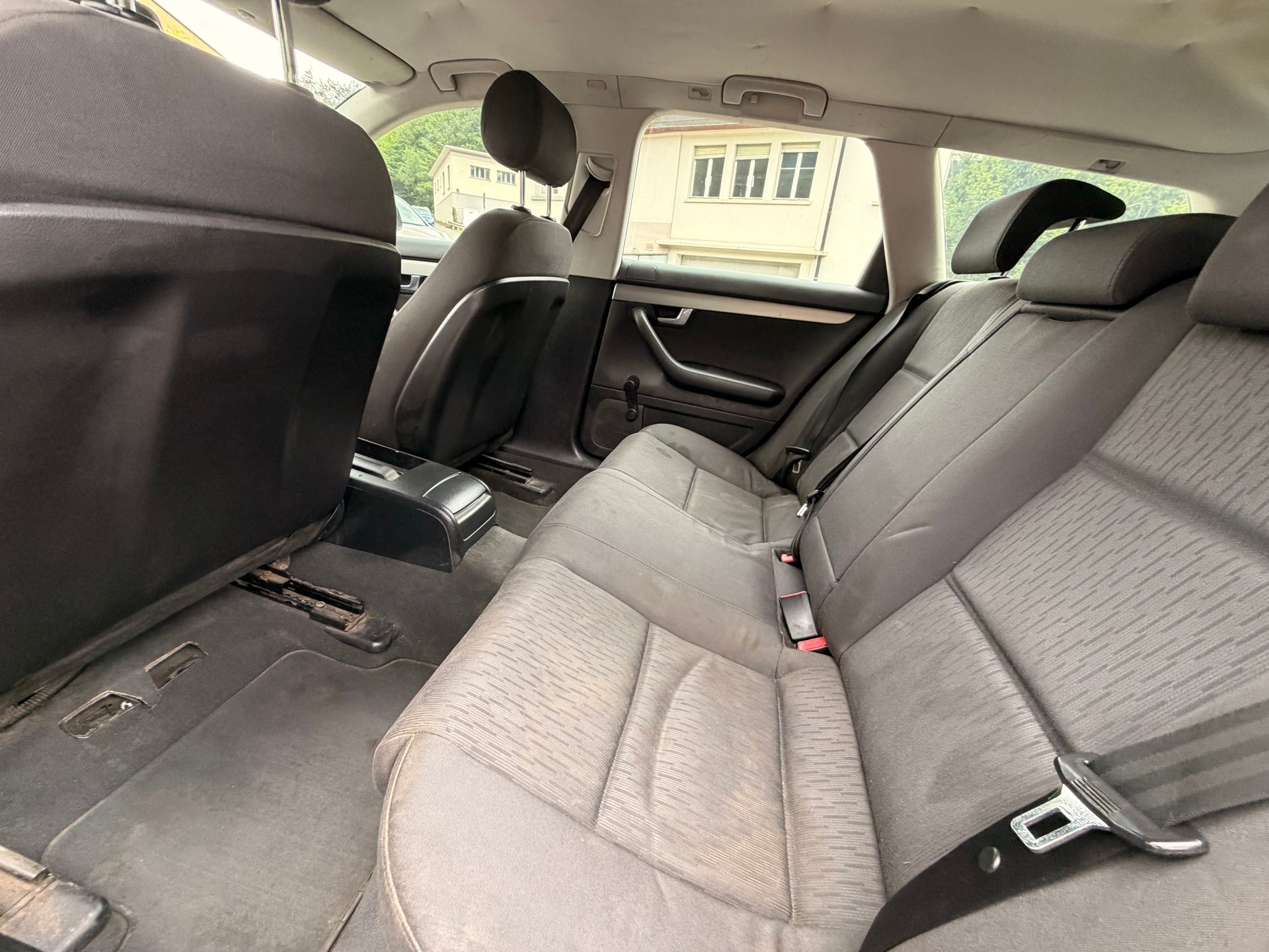 AUDI A4 Avant 2.0-image-10