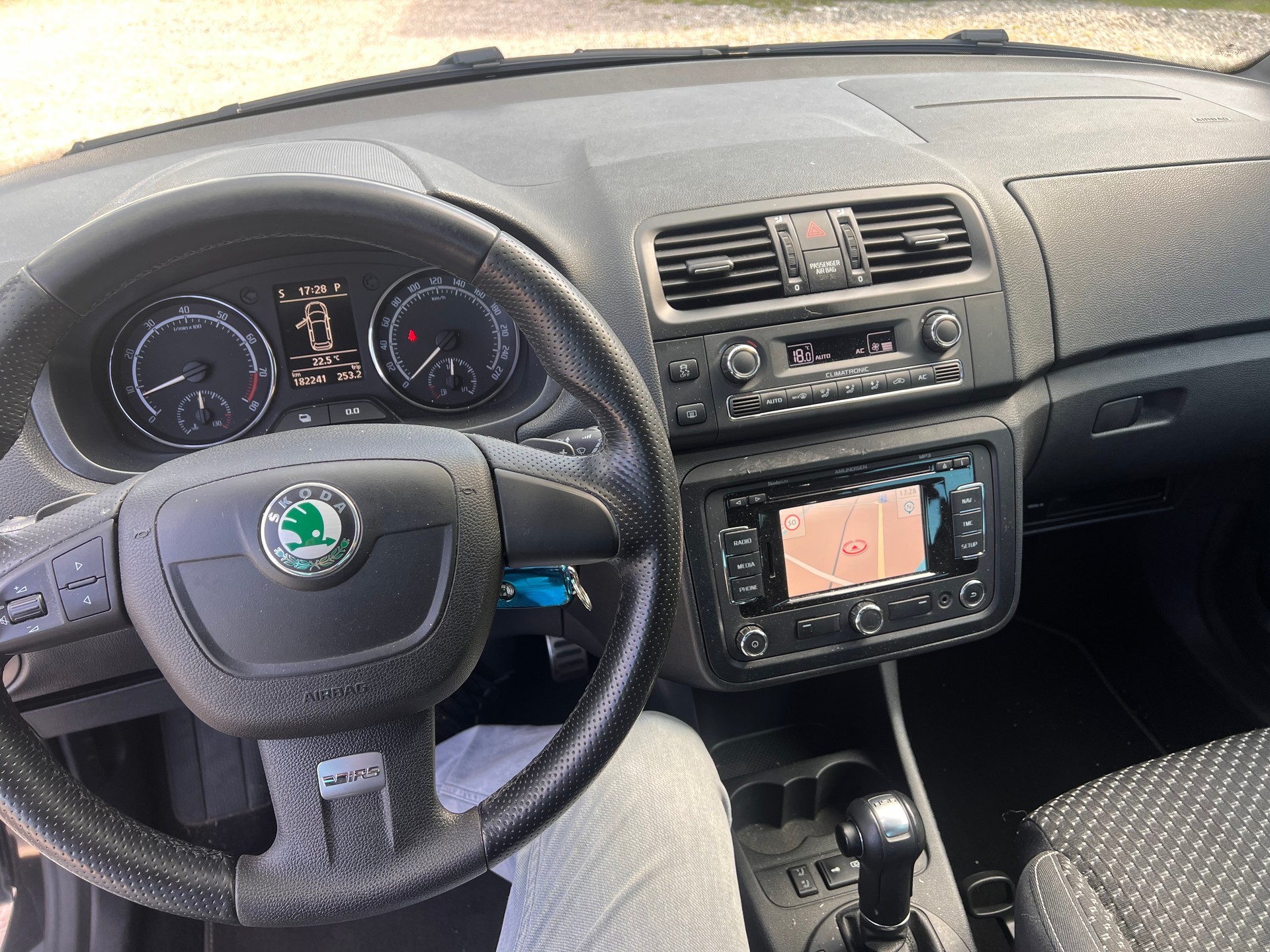 SKODA Fabia 1.4 TSI RS DSG-image-9