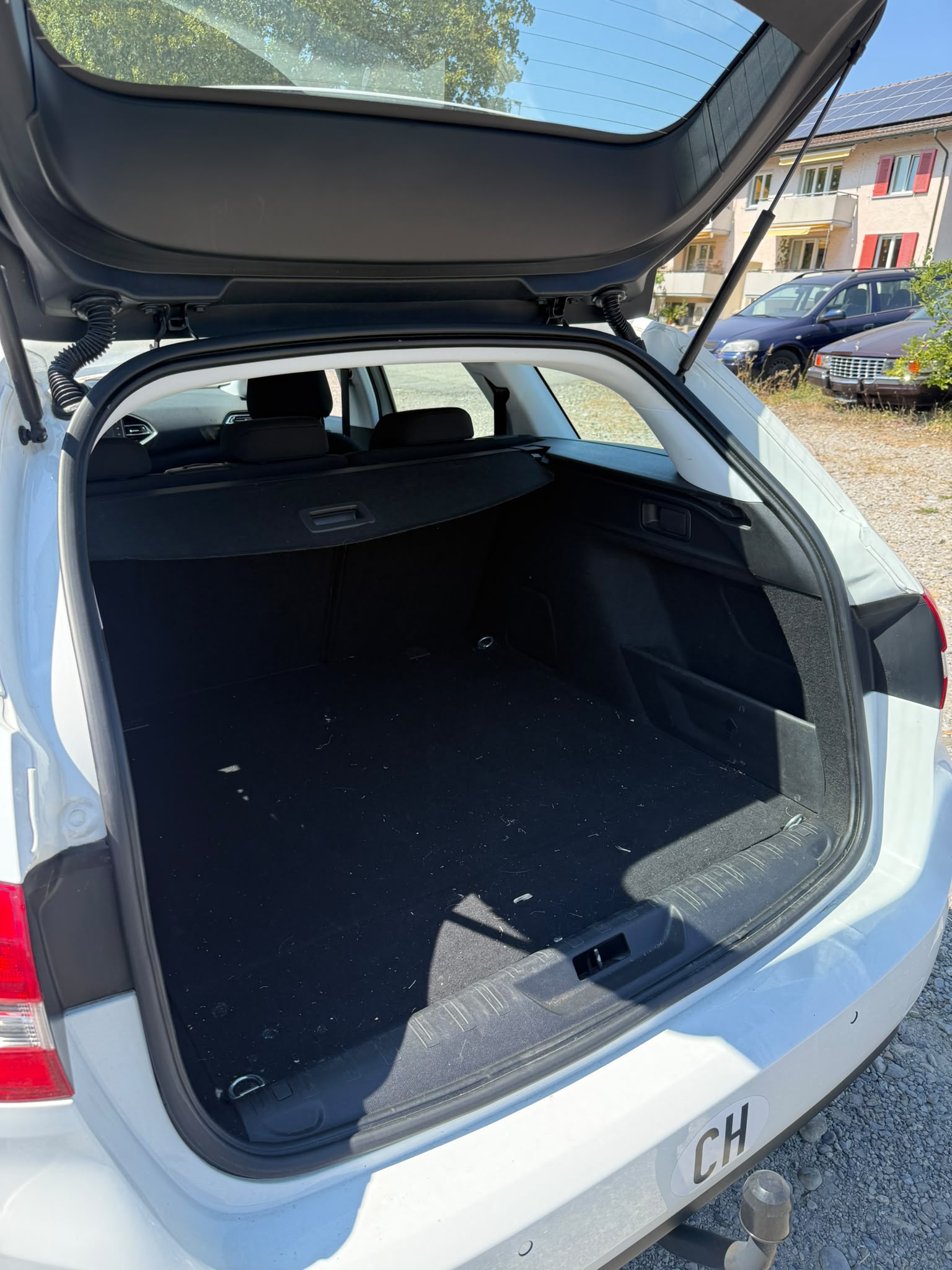 PEUGEOT 308 SW 1.5 BlueHDI Allure EAT8-image-8