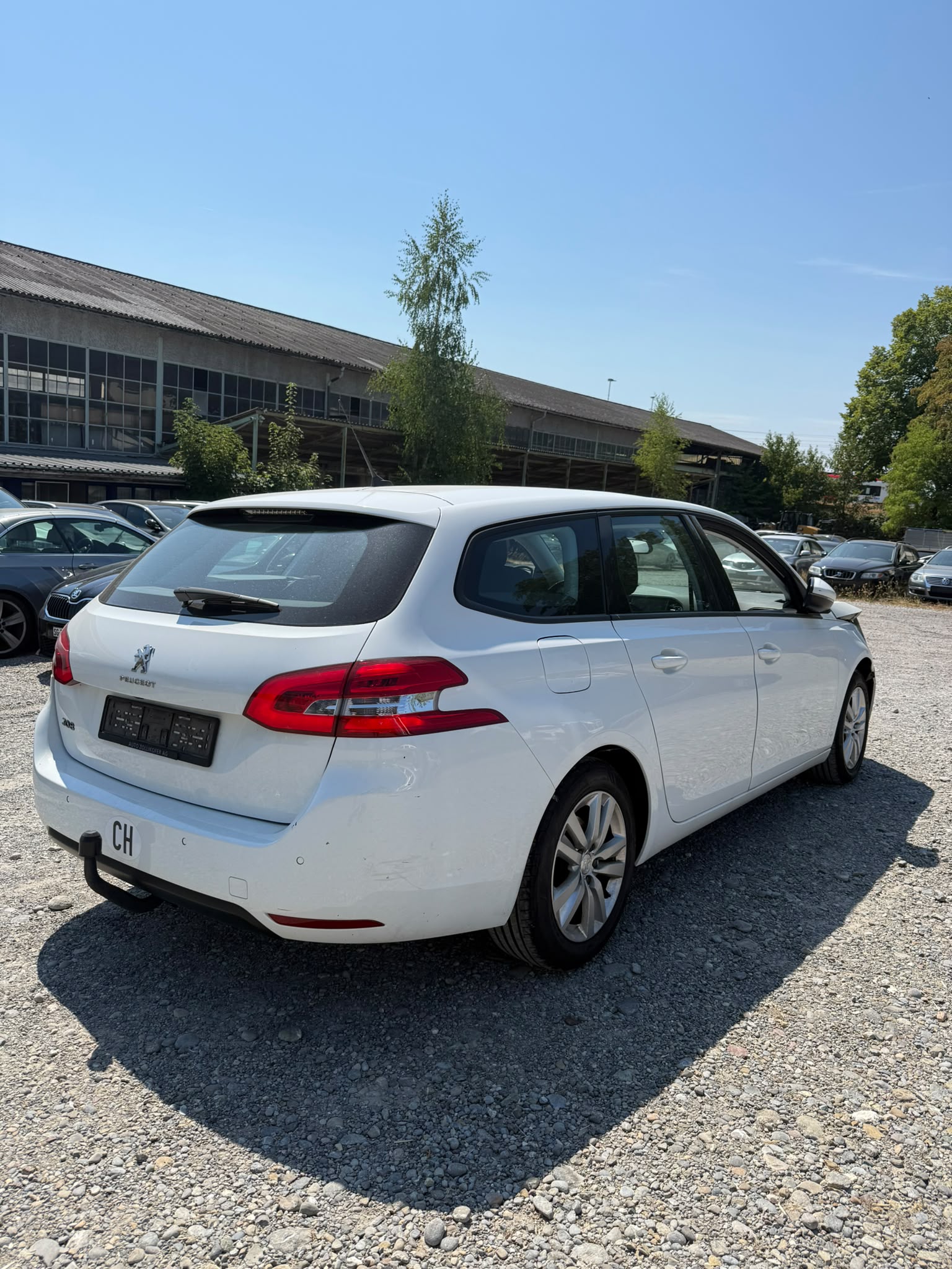 PEUGEOT 308 SW 1.5 BlueHDI Allure EAT8-image-2