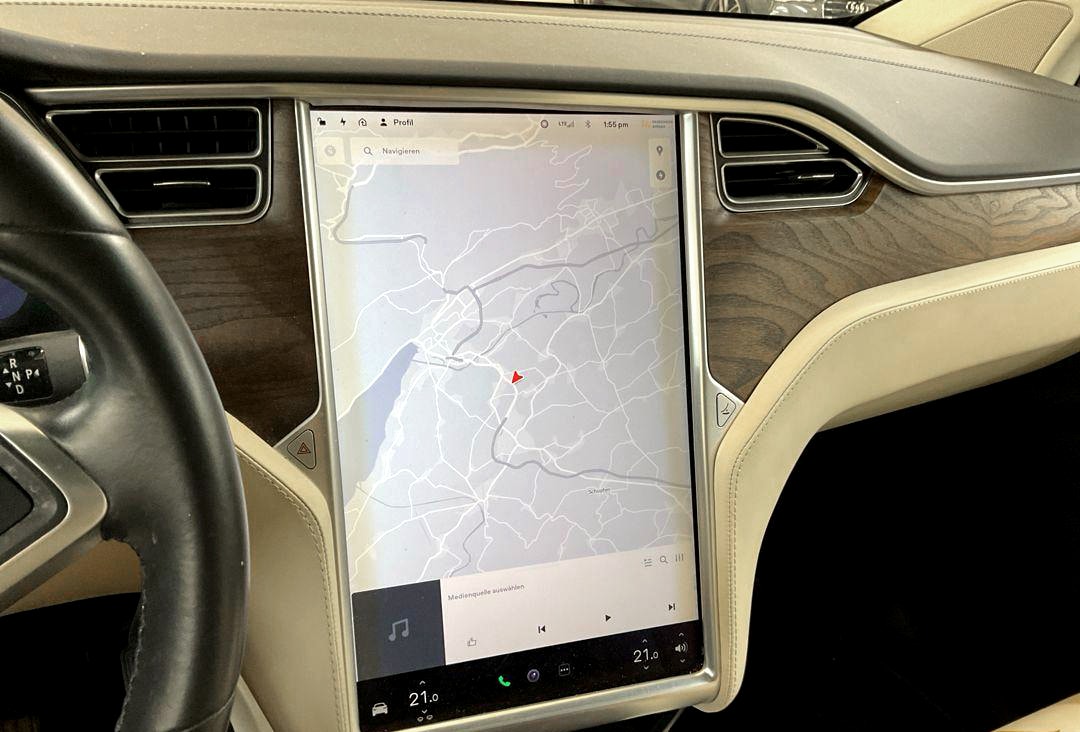 TESLA Model X 75 D-image-8