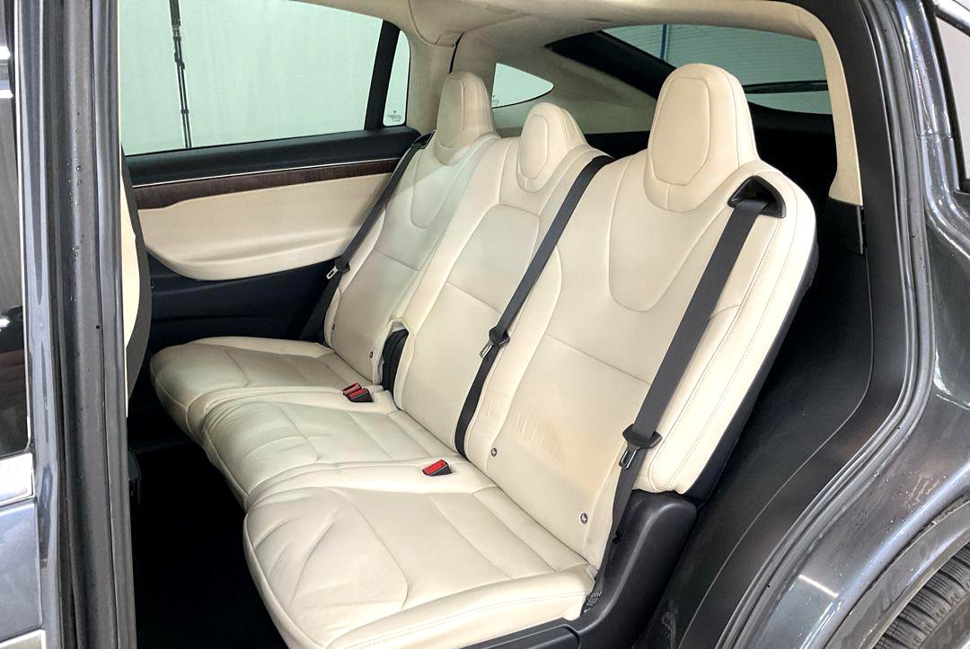 TESLA Model X 75 D-image-6