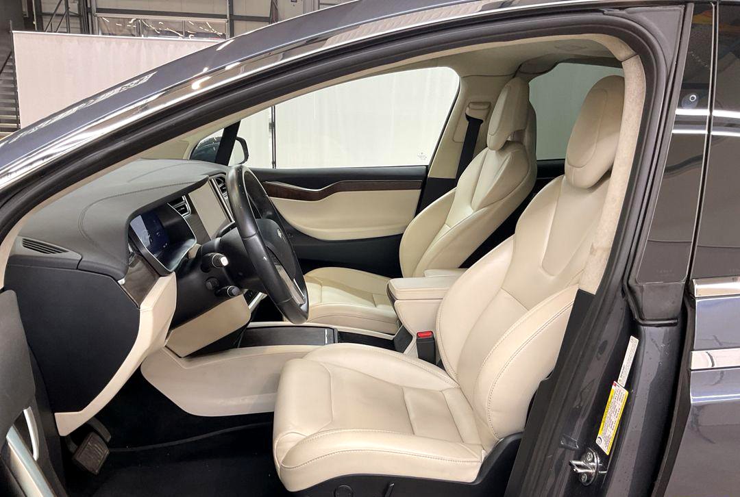 TESLA Model X 75 D-image-4