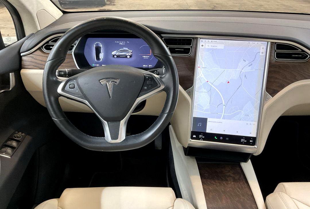TESLA Model X 75 D-image-5