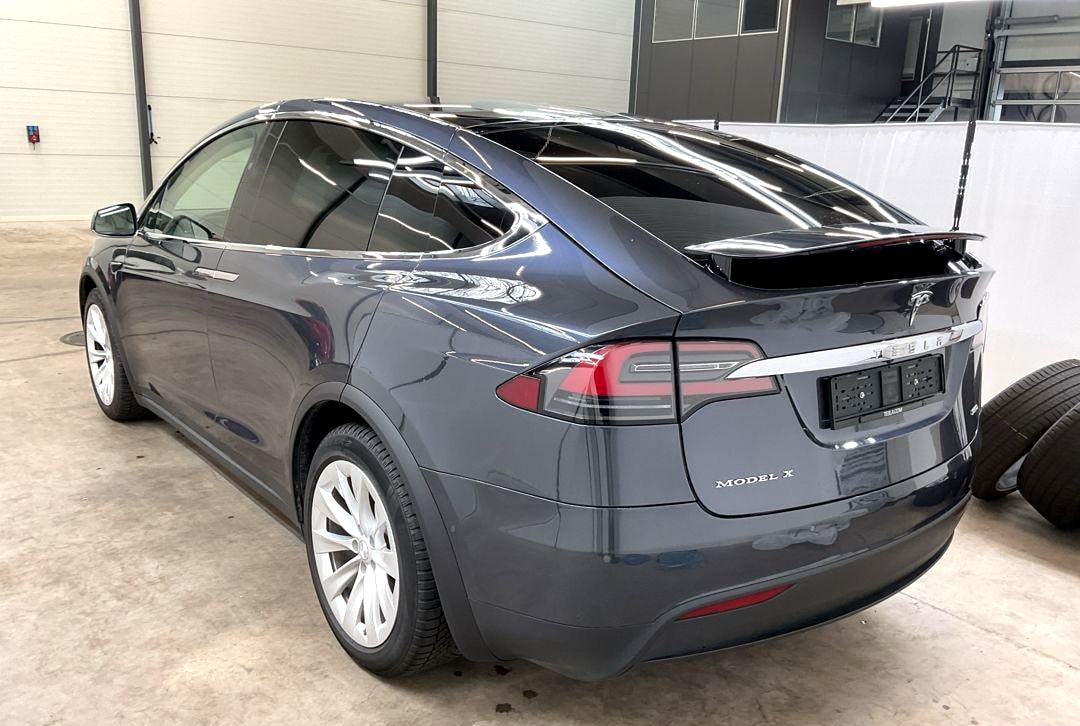 TESLA Model X 75 D-image-2