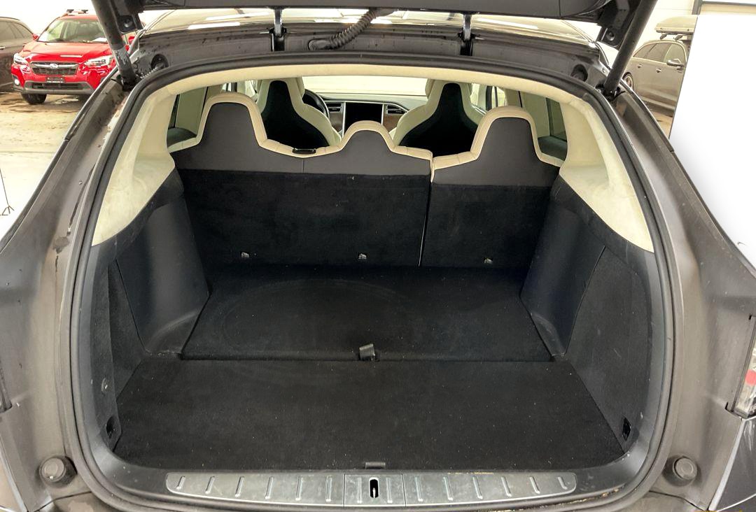 TESLA Model X 75 D-image-9