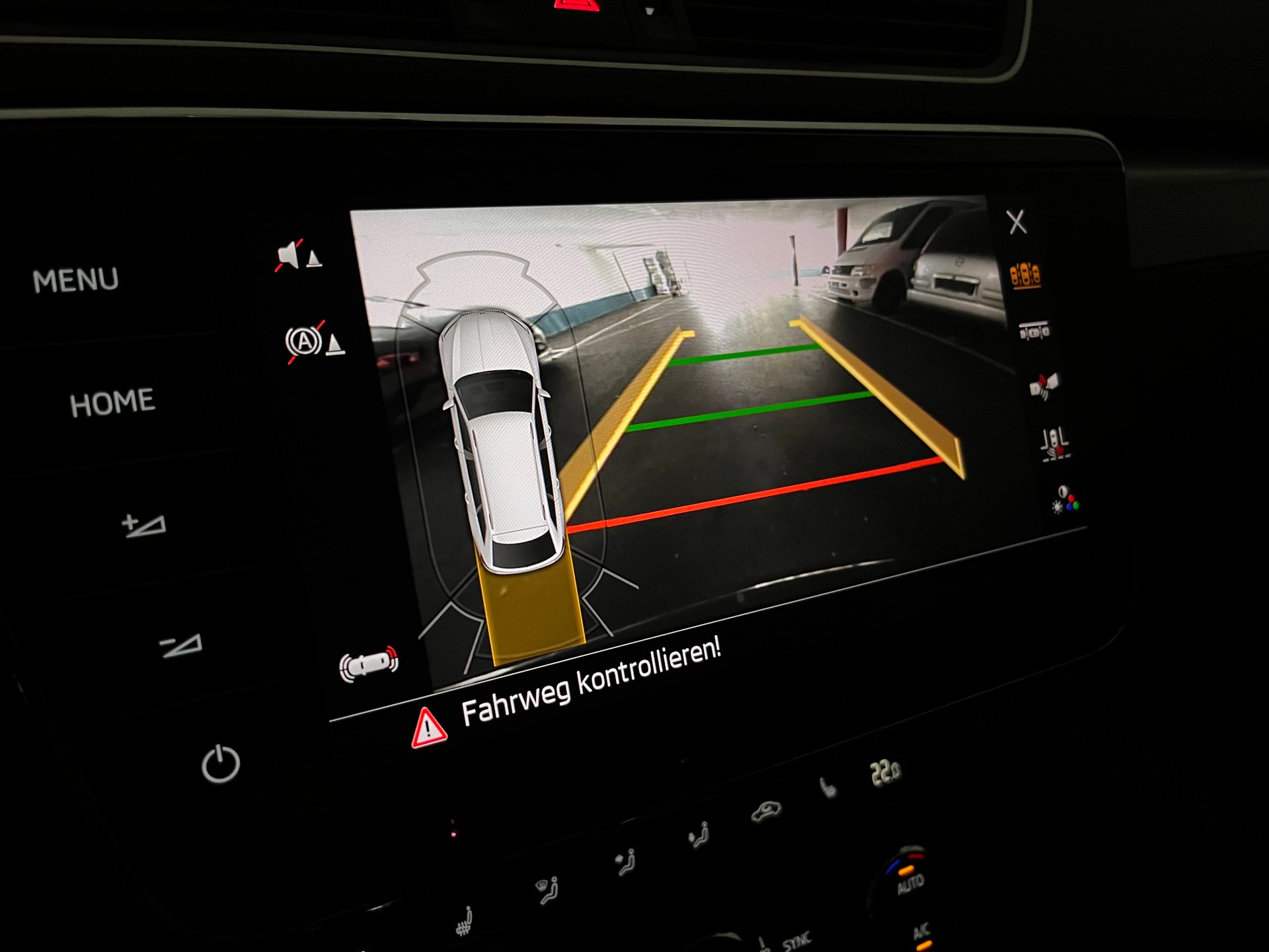 SKODA Superb Combi 2.0 TDi Style 4x4 DSG * MY SKODA PAKET - LEDER ALCANTARA - 1.HAND - AHK 2200kg *-image-24