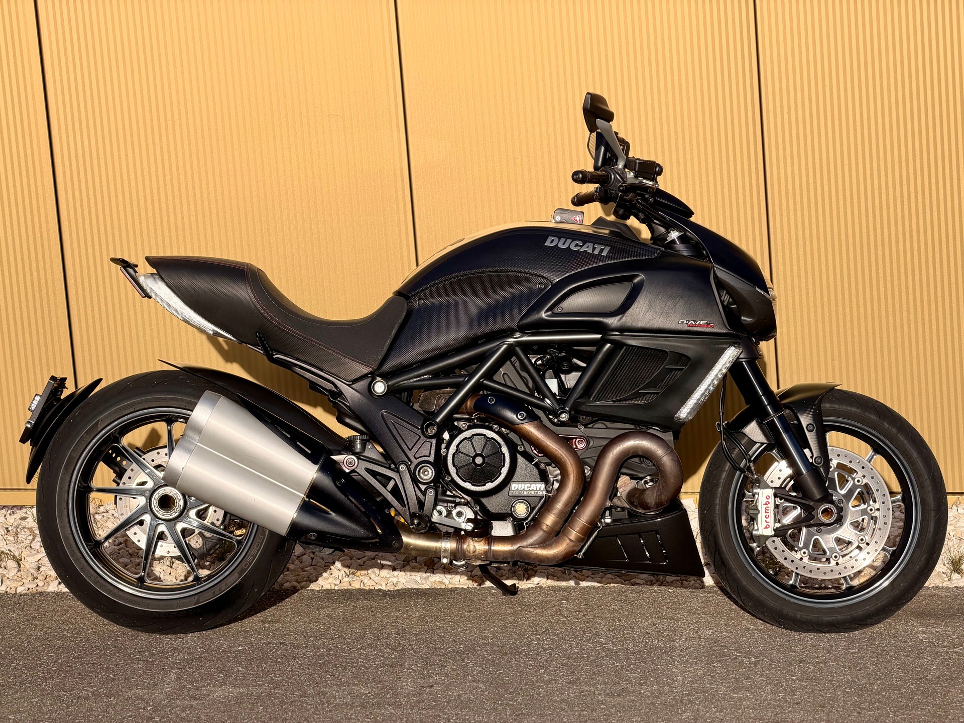 DUCATI Diavel 1200 Carbon-image-3