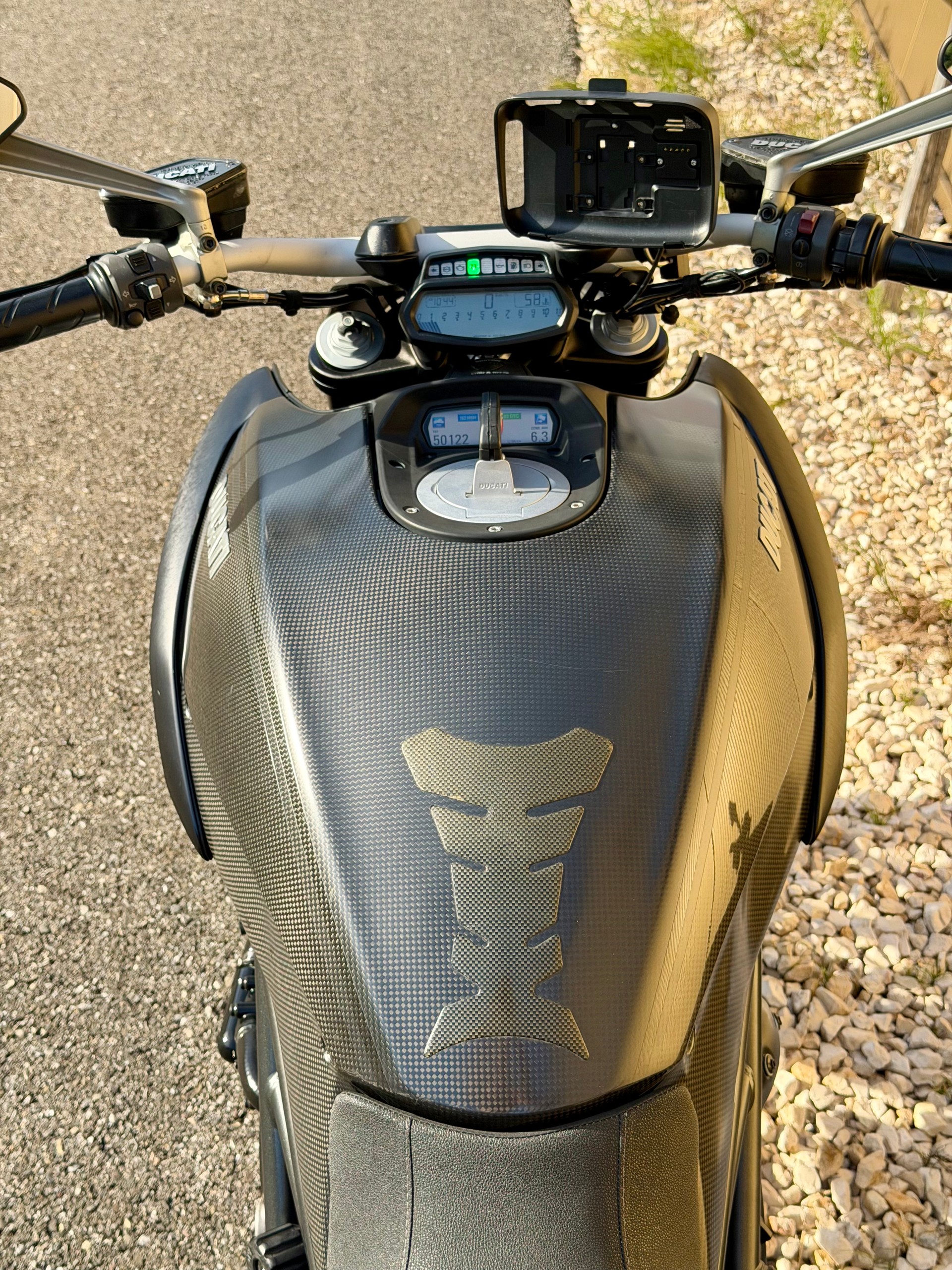 DUCATI Diavel 1200 Carbon-image-15