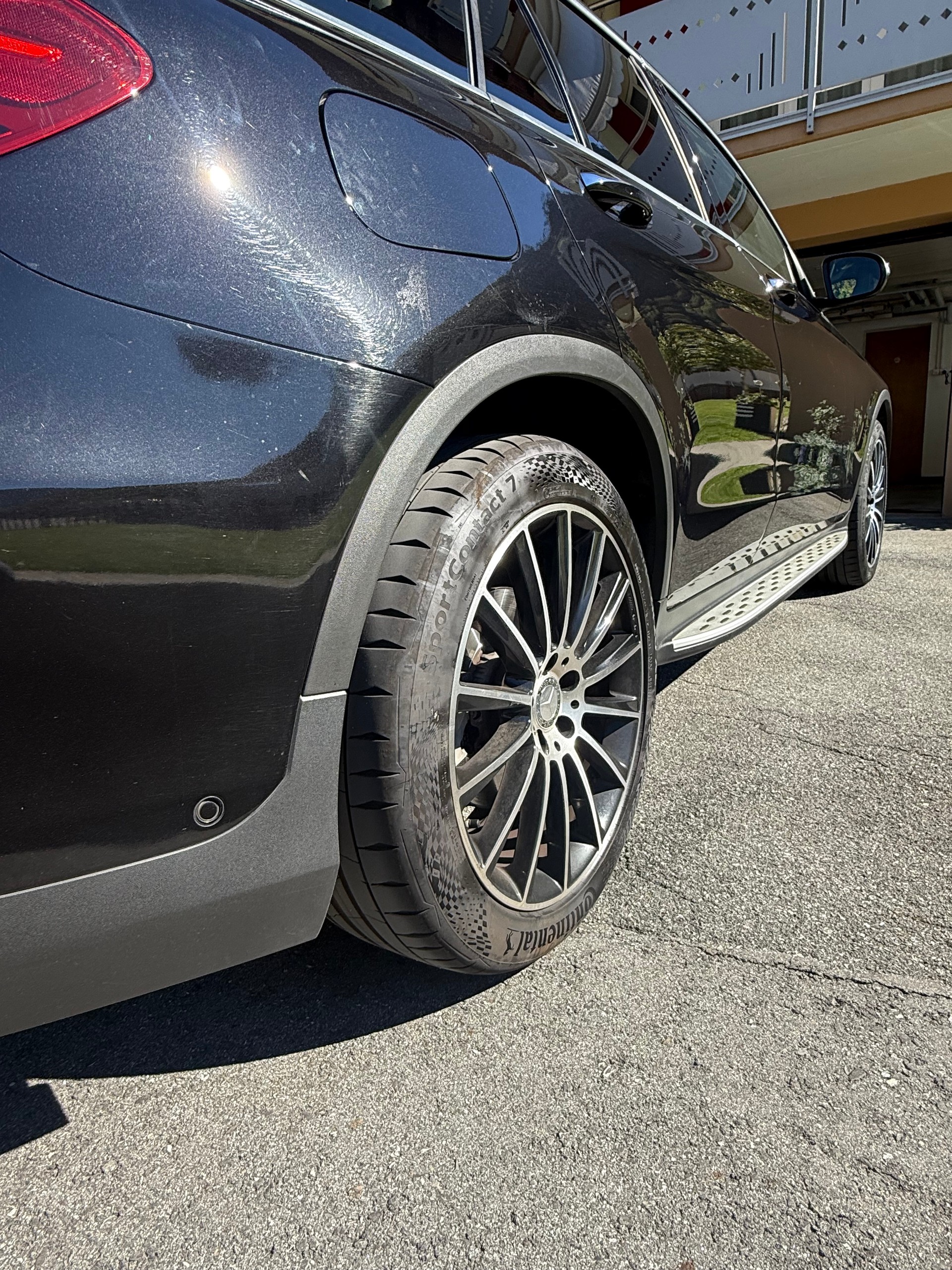MERCEDES-BENZ GLC 250 d AMG Line 4m-image-2