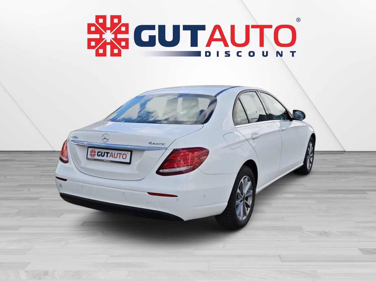 MERCEDES-BENZ E 220 d 4Matic 9G-Tronic-showroom-element-3