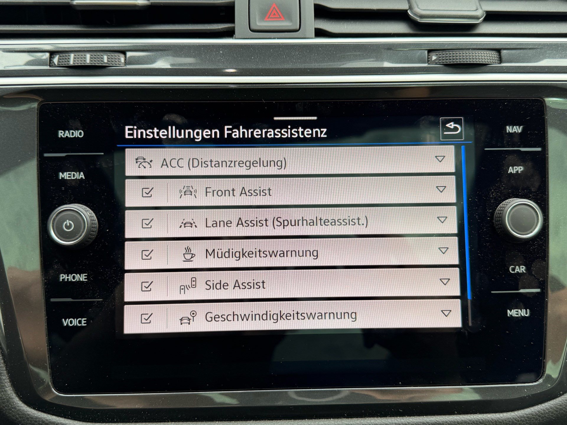 VW Tiguan Allspace R-LINE 4MOTION BLACK STYLE *** PANORAMAGLASDACH, 7-SITZER & ANHÄNGEKUPPLUNG***-image-13