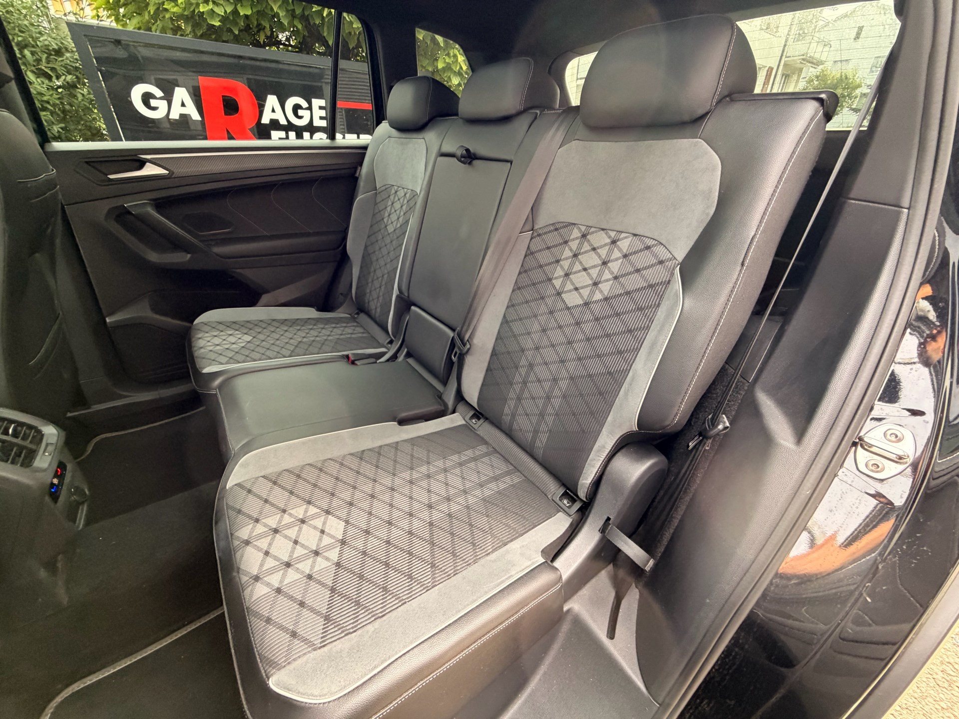 VW Tiguan Allspace R-LINE 4MOTION BLACK STYLE *** PANORAMAGLASDACH, 7-SITZER & ANHÄNGEKUPPLUNG***-image-24