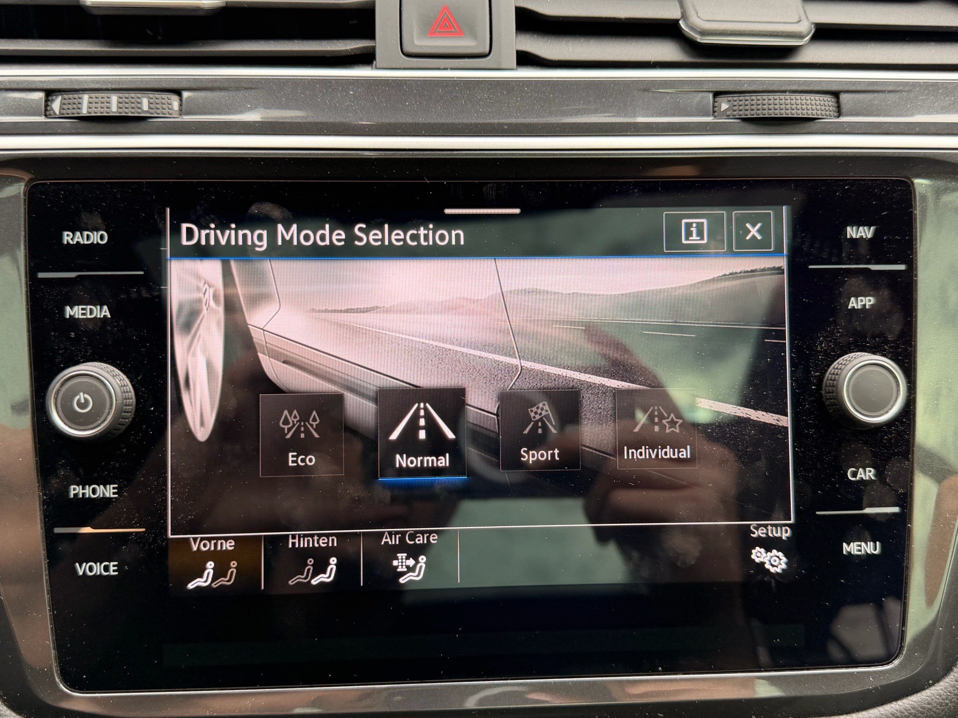 VW Tiguan Allspace R-LINE 4MOTION BLACK STYLE *** PANORAMAGLASDACH, 7-SITZER & ANHÄNGEKUPPLUNG***-image-12