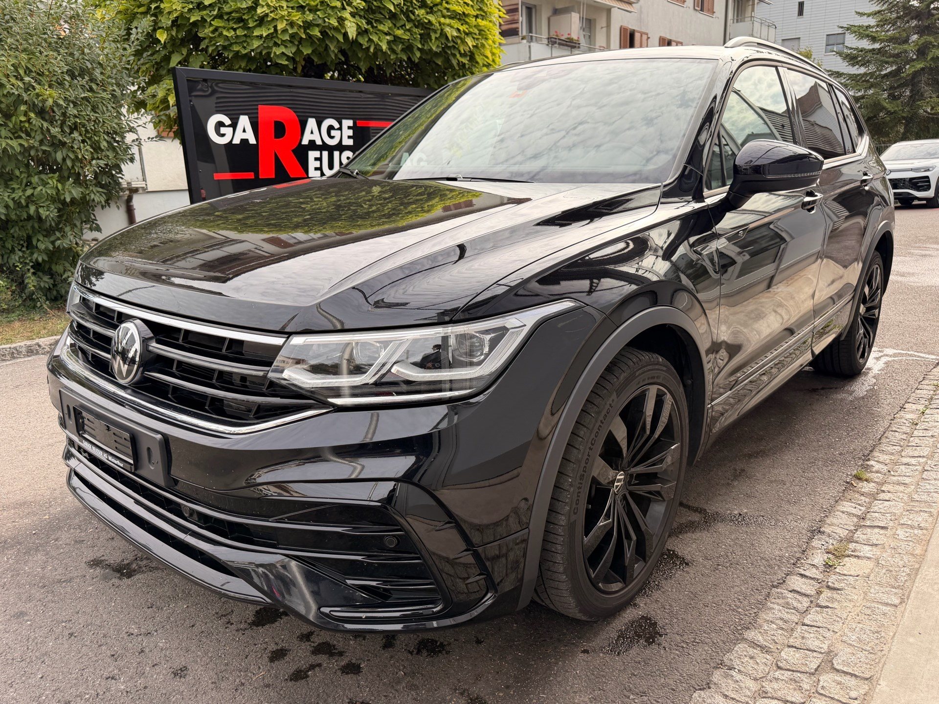 VW Tiguan Allspace R-LINE 4MOTION BLACK STYLE *** PANORAMAGLASDACH, 7-SITZER & ANHÄNGEKUPPLUNG***