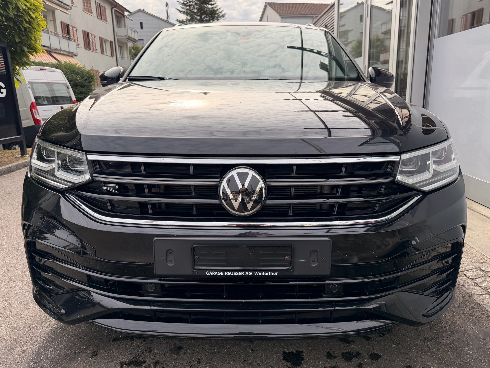 VW Tiguan Allspace R-LINE 4MOTION BLACK STYLE *** PANORAMAGLASDACH, 7-SITZER & ANHÄNGEKUPPLUNG***-showroom-element-1