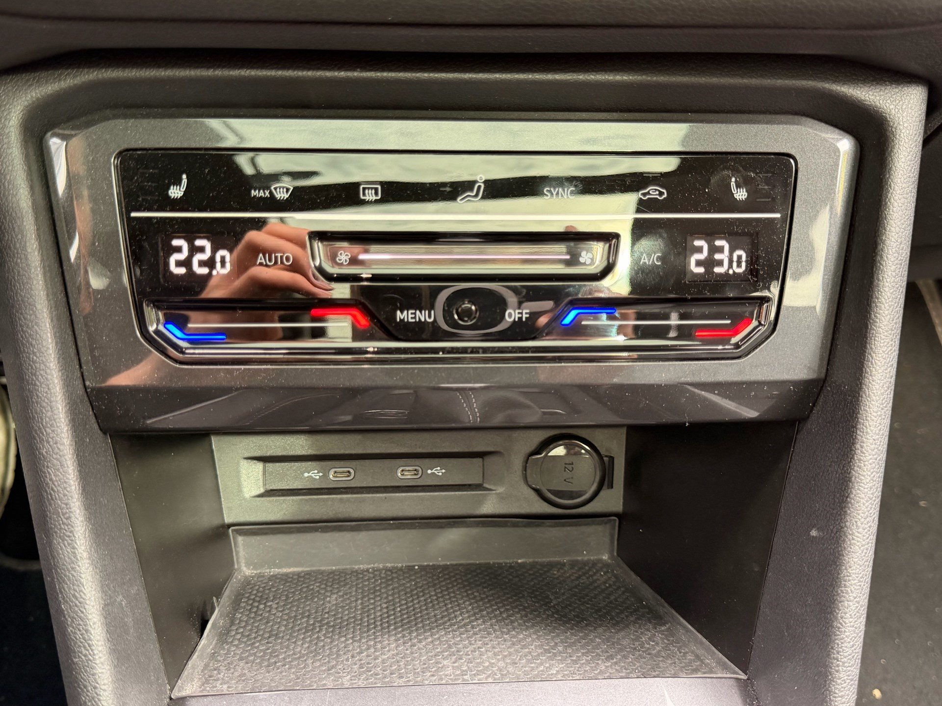 VW Tiguan Allspace R-LINE 4MOTION BLACK STYLE *** PANORAMAGLASDACH, 7-SITZER & ANHÄNGEKUPPLUNG***-image-20