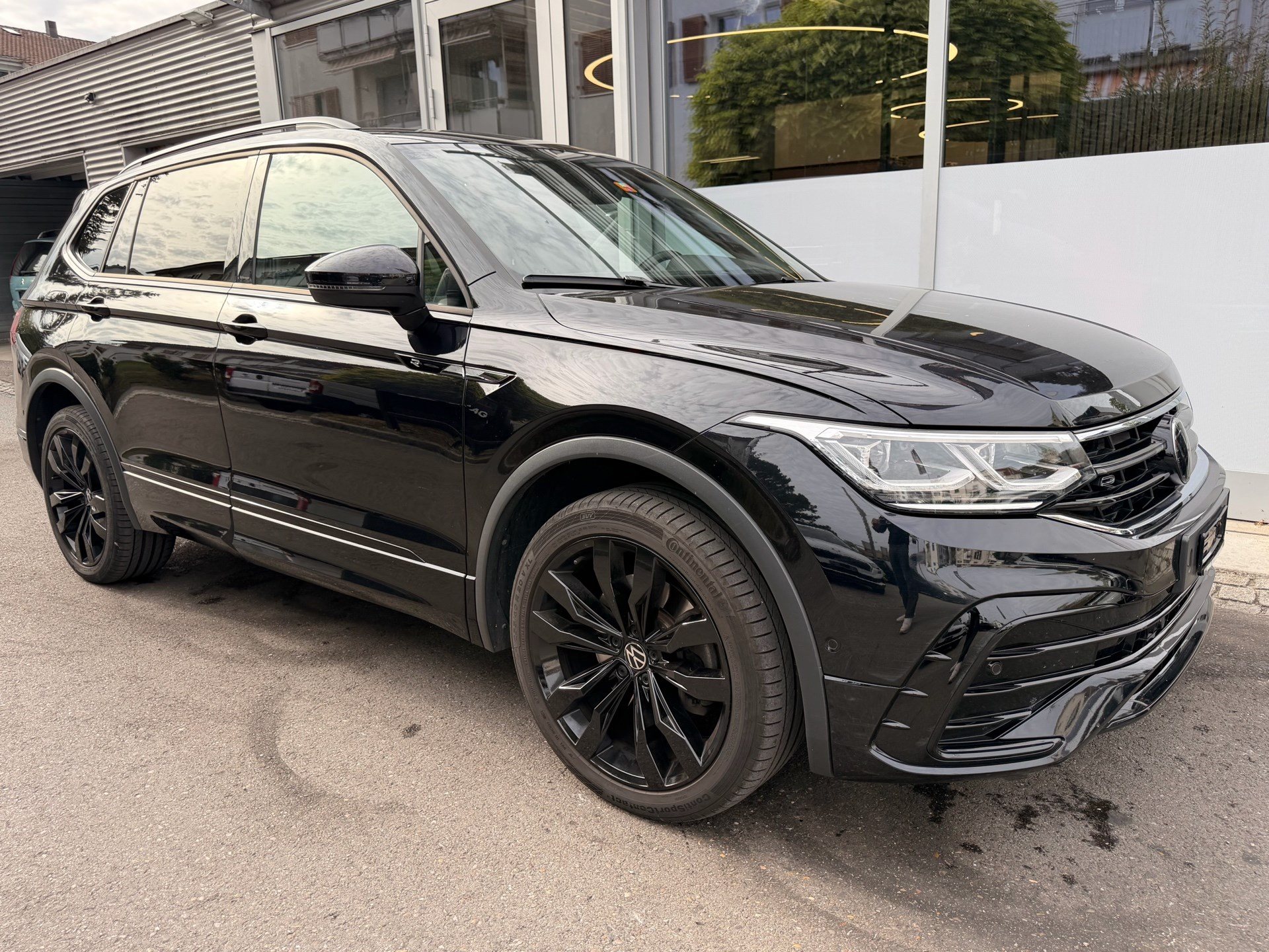VW Tiguan Allspace R-LINE 4MOTION BLACK STYLE *** PANORAMAGLASDACH, 7-SITZER & ANHÄNGEKUPPLUNG***-showroom-element-2