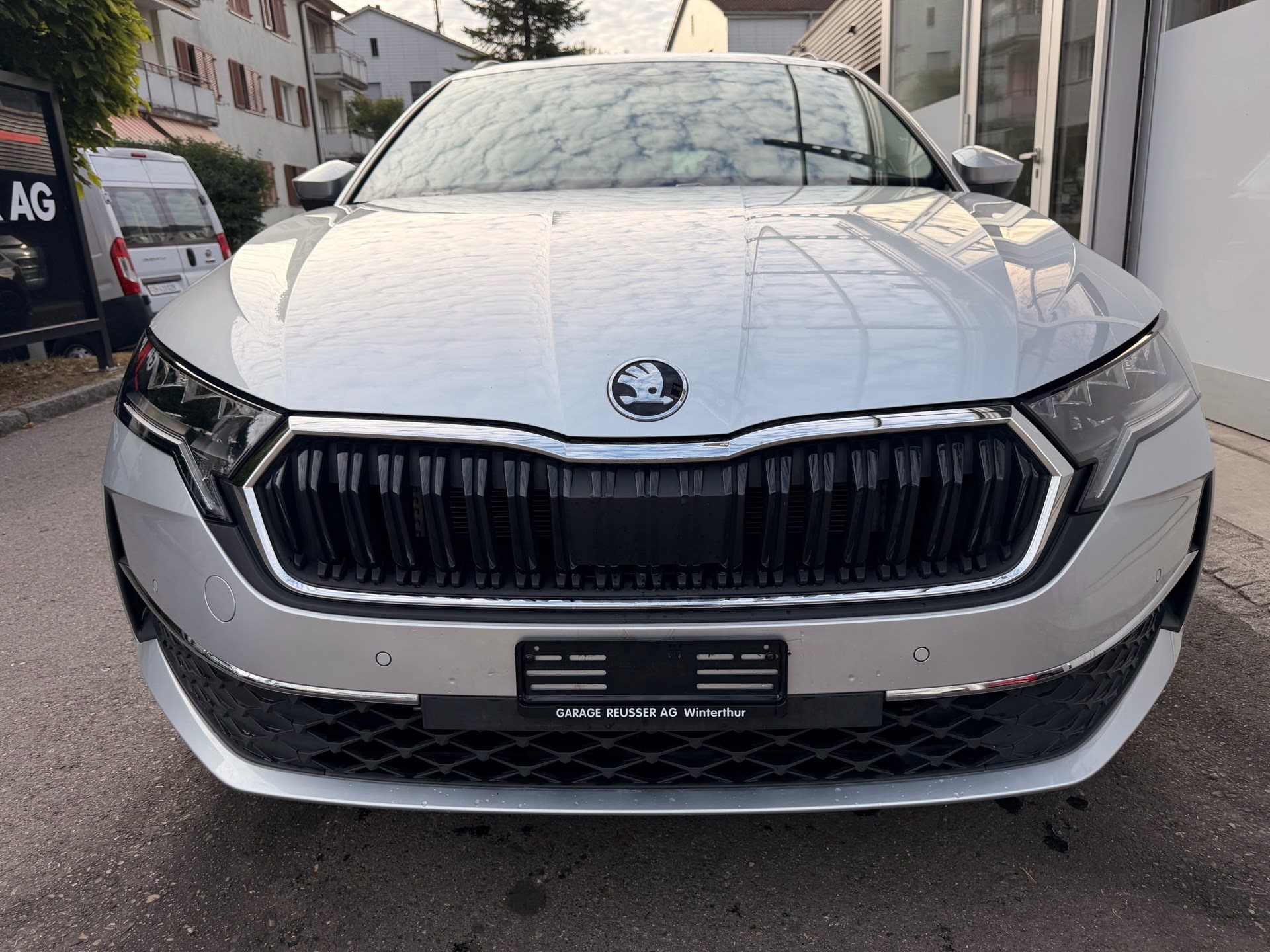 SKODA Octavia Combi 1.5 TSI mHEV 150 PS Selection ***ANHÄNGERKUPPLUNG SCHWENKBAR***-showroom-element-1