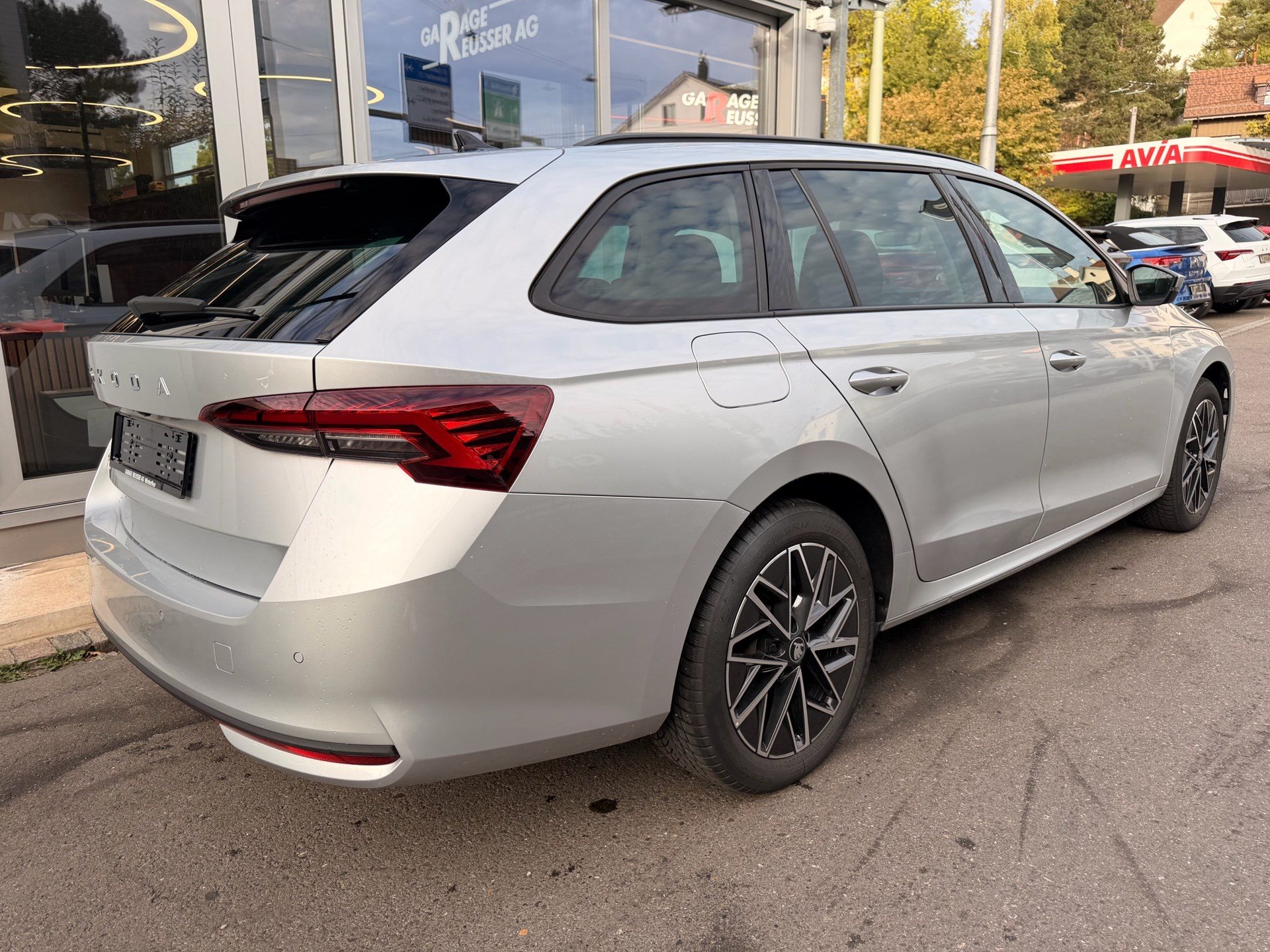 SKODA Octavia Combi 1.5 TSI mHEV 150 PS Selection ***ANHÄNGERKUPPLUNG SCHWENKBAR***-showroom-element-3