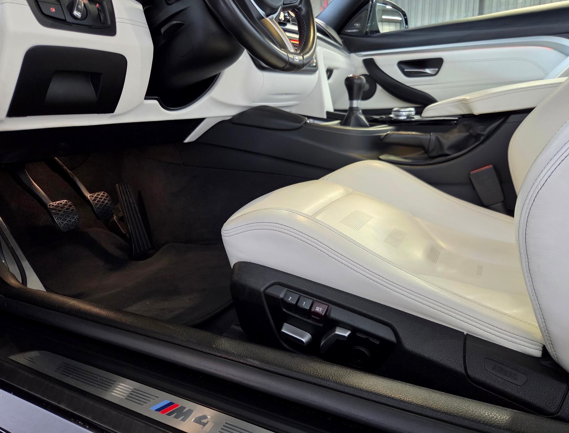 BMW M4 Coupé-image-5