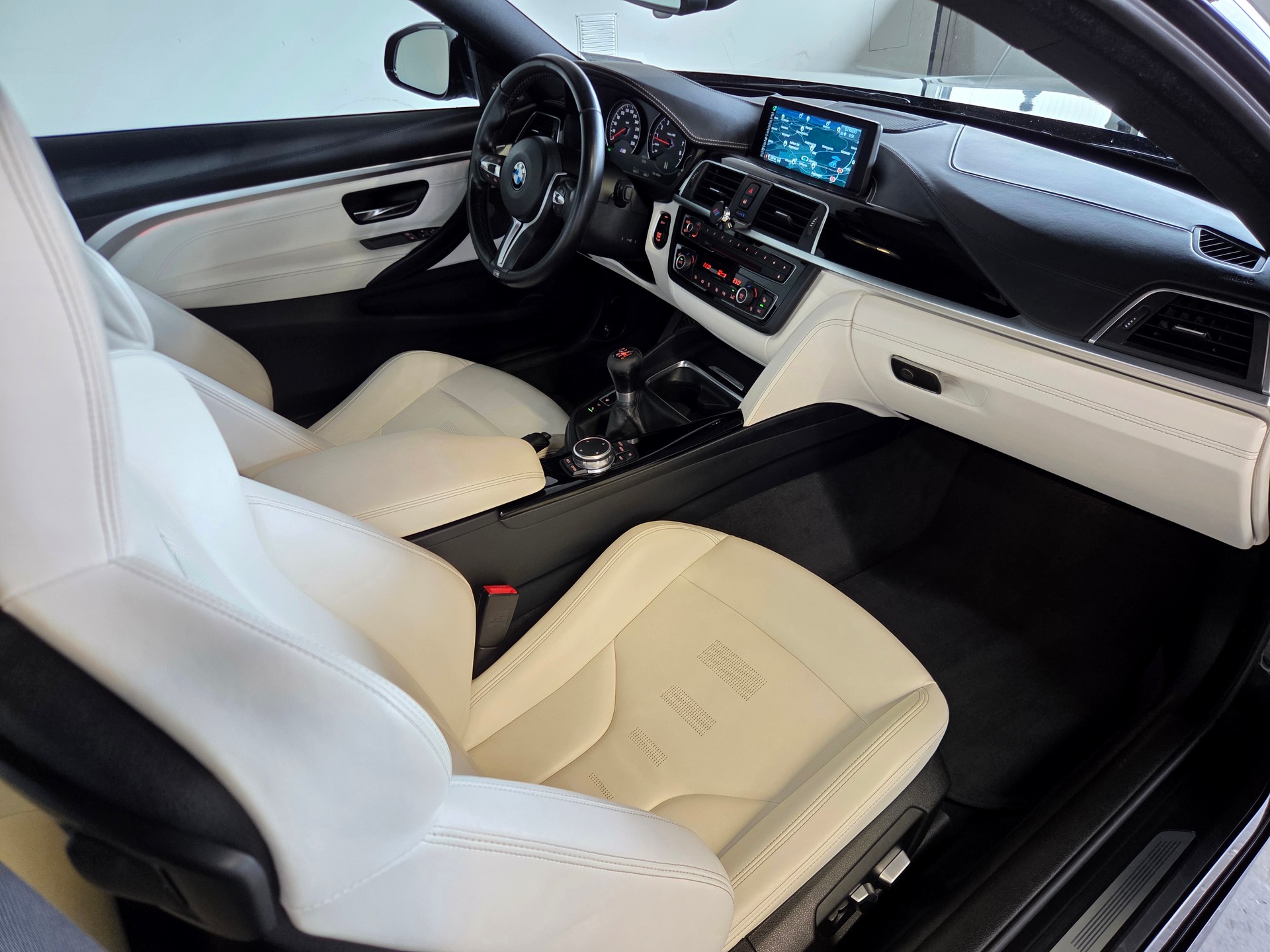 BMW M4 Coupé-image-15