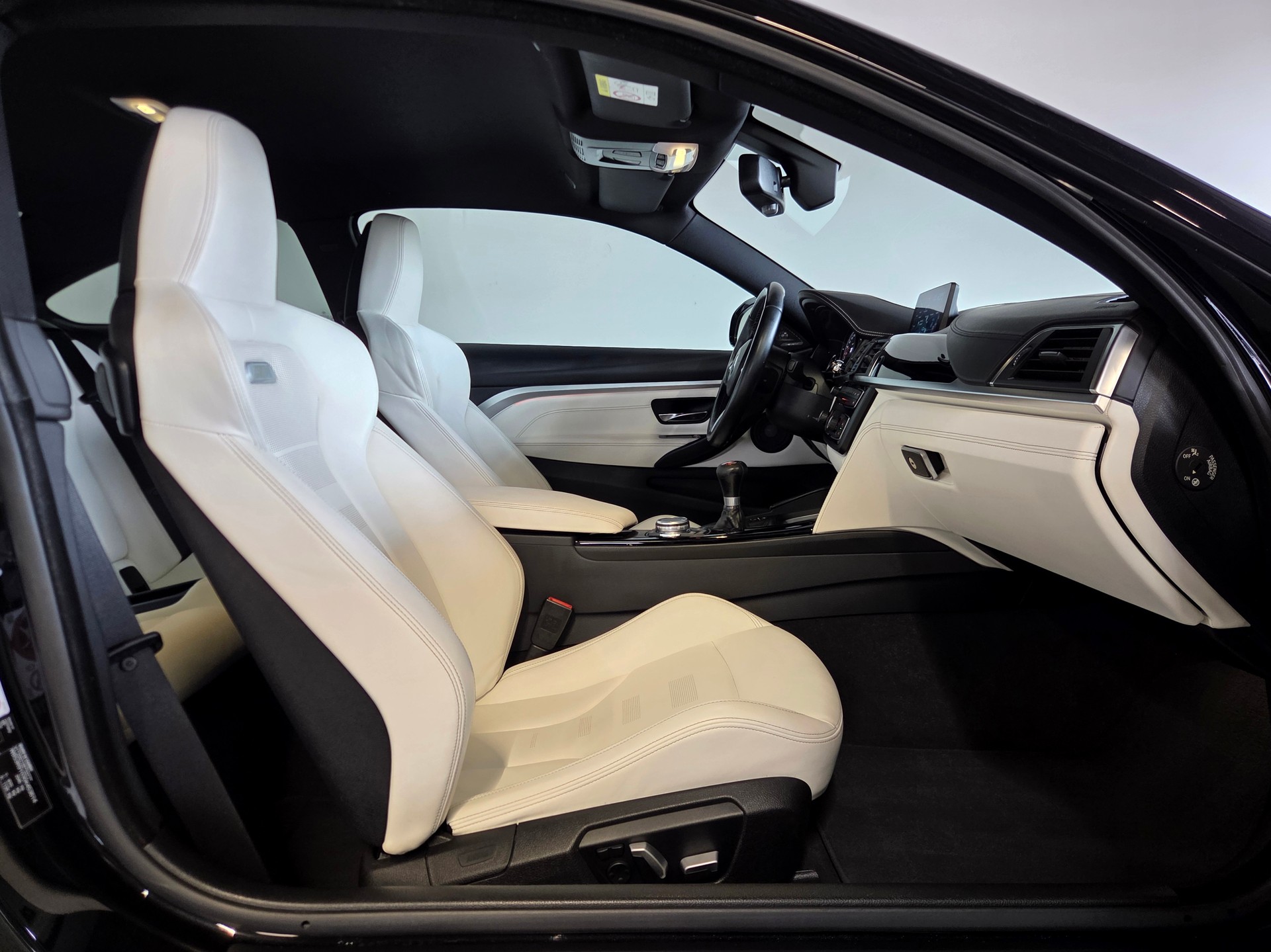 BMW M4 Coupé-image-10