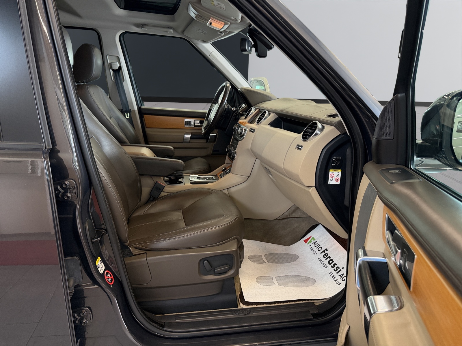 LAND ROVER Discovery 3.0 SDV6 HSE Luxury Automatic-image-31