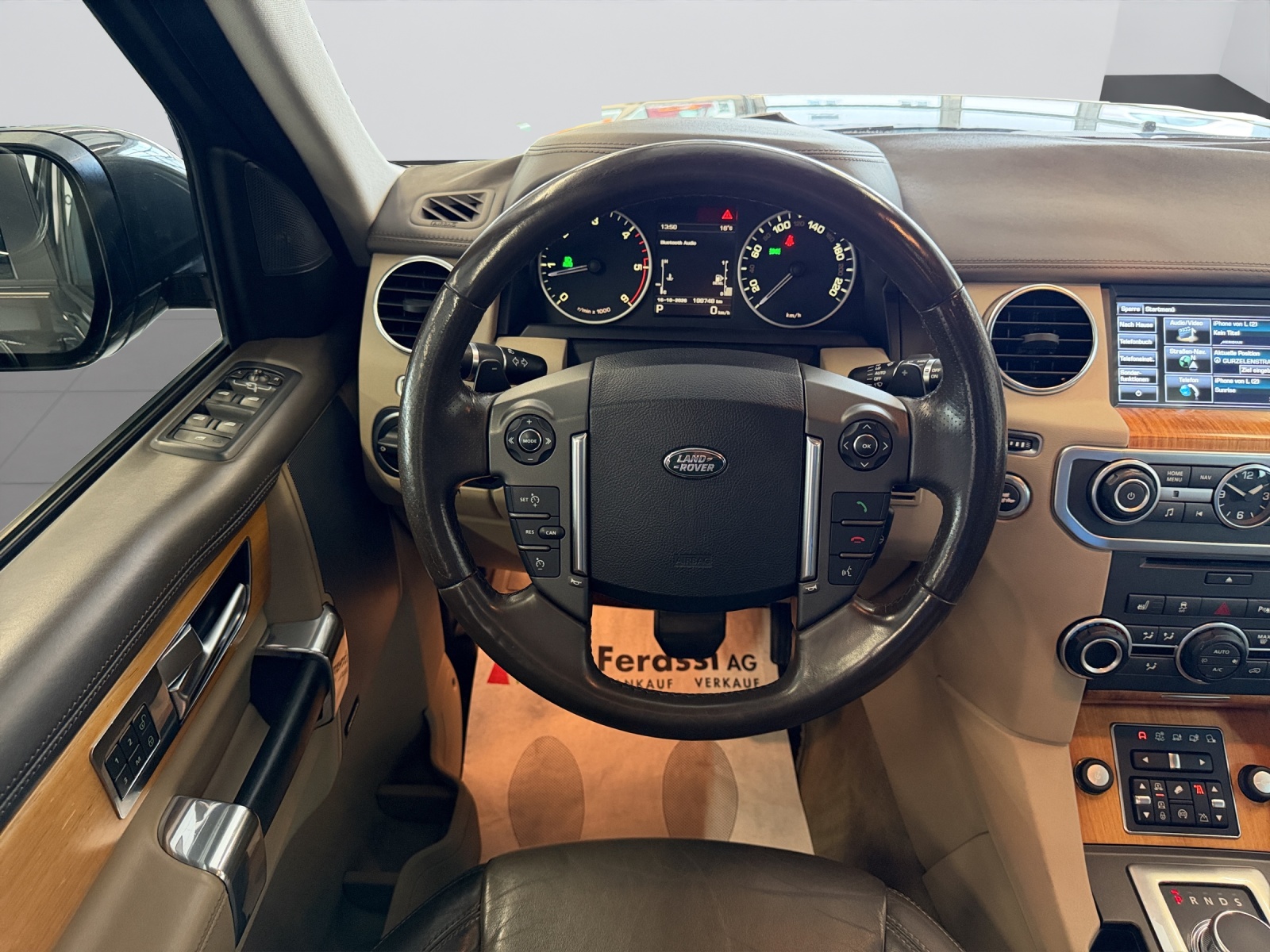 LAND ROVER Discovery 3.0 SDV6 HSE Luxury Automatic-image-14