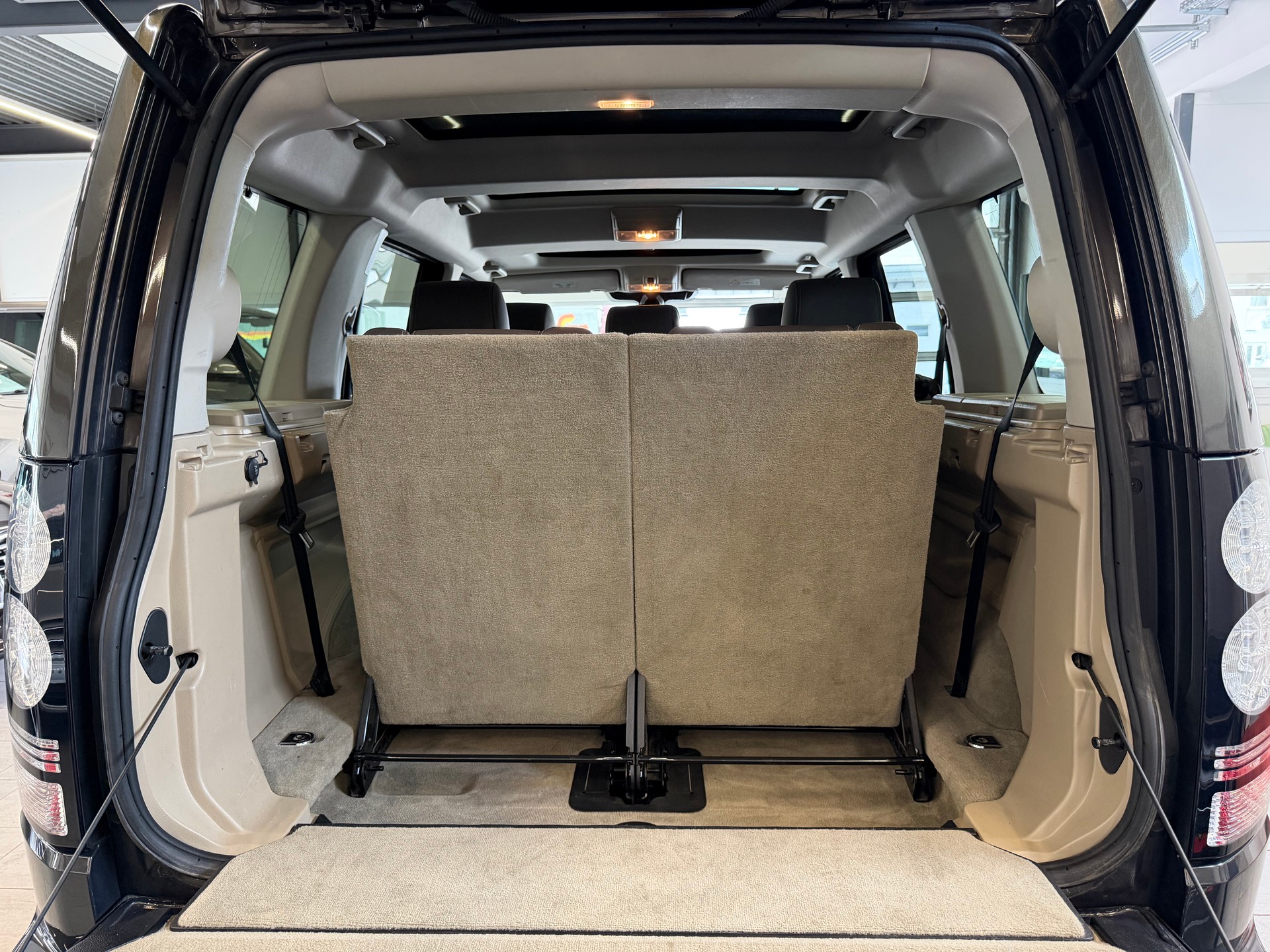 LAND ROVER Discovery 3.0 SDV6 HSE Luxury Automatic-image-25