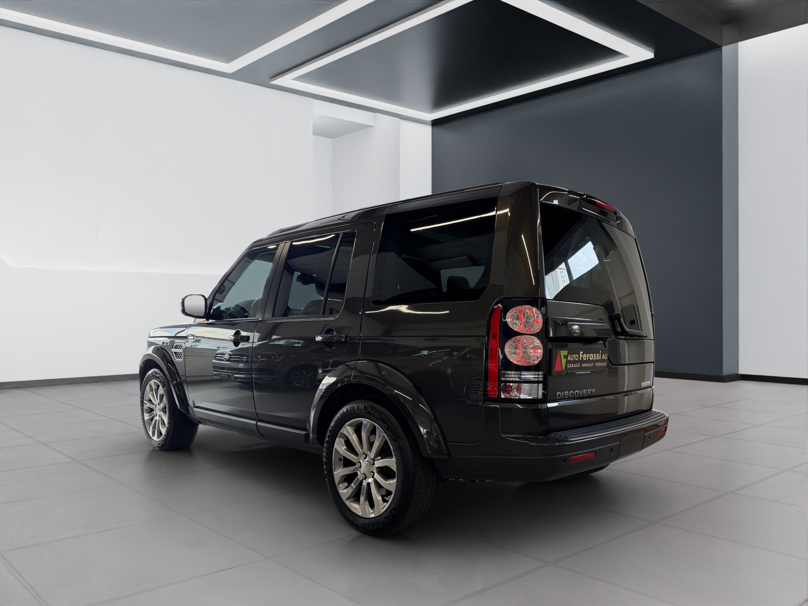 LAND ROVER Discovery 3.0 SDV6 HSE Luxury Automatic-showroom-element-3