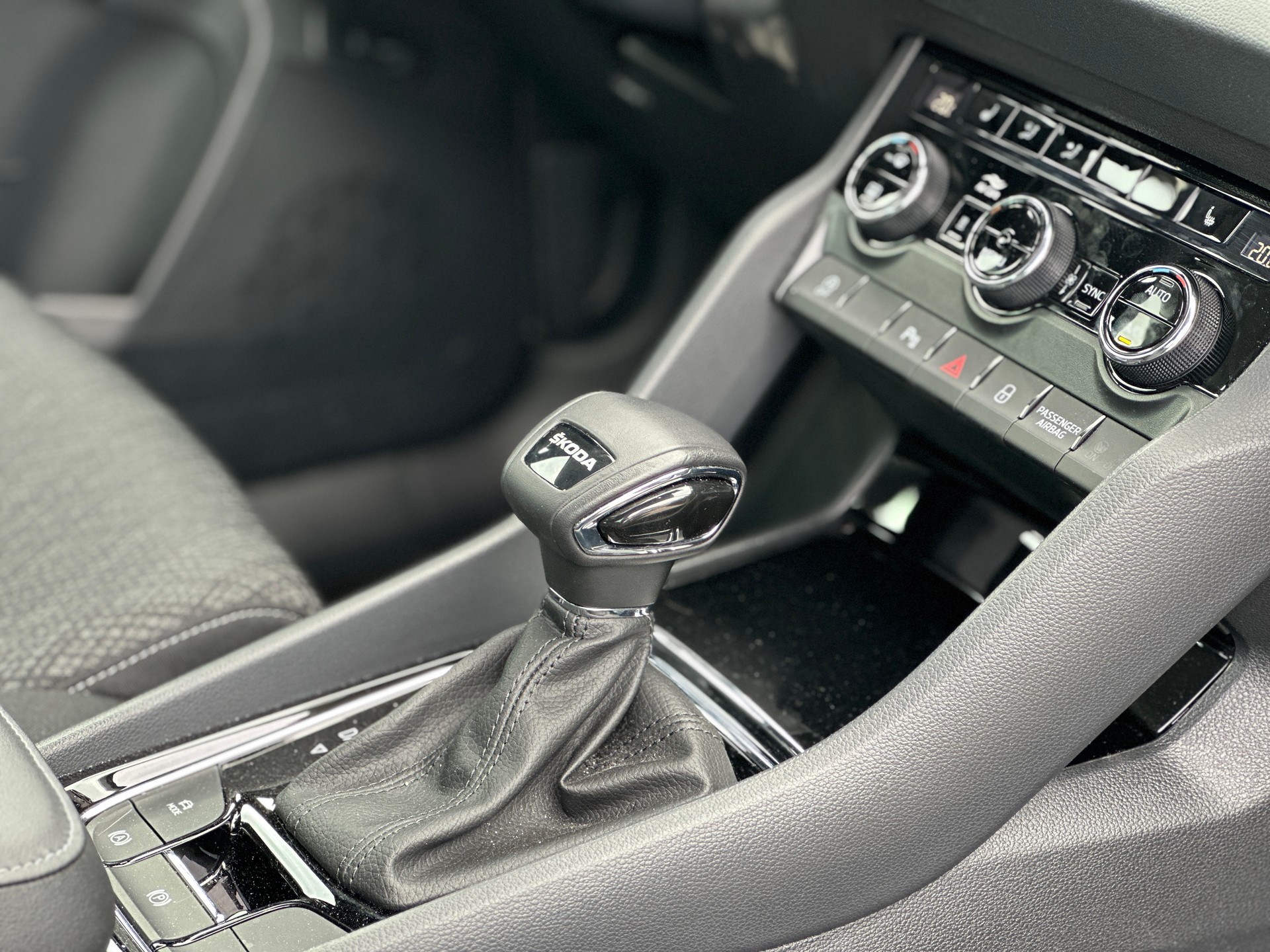 SKODA Karoq 1.5 TSI Style DSG-image-8
