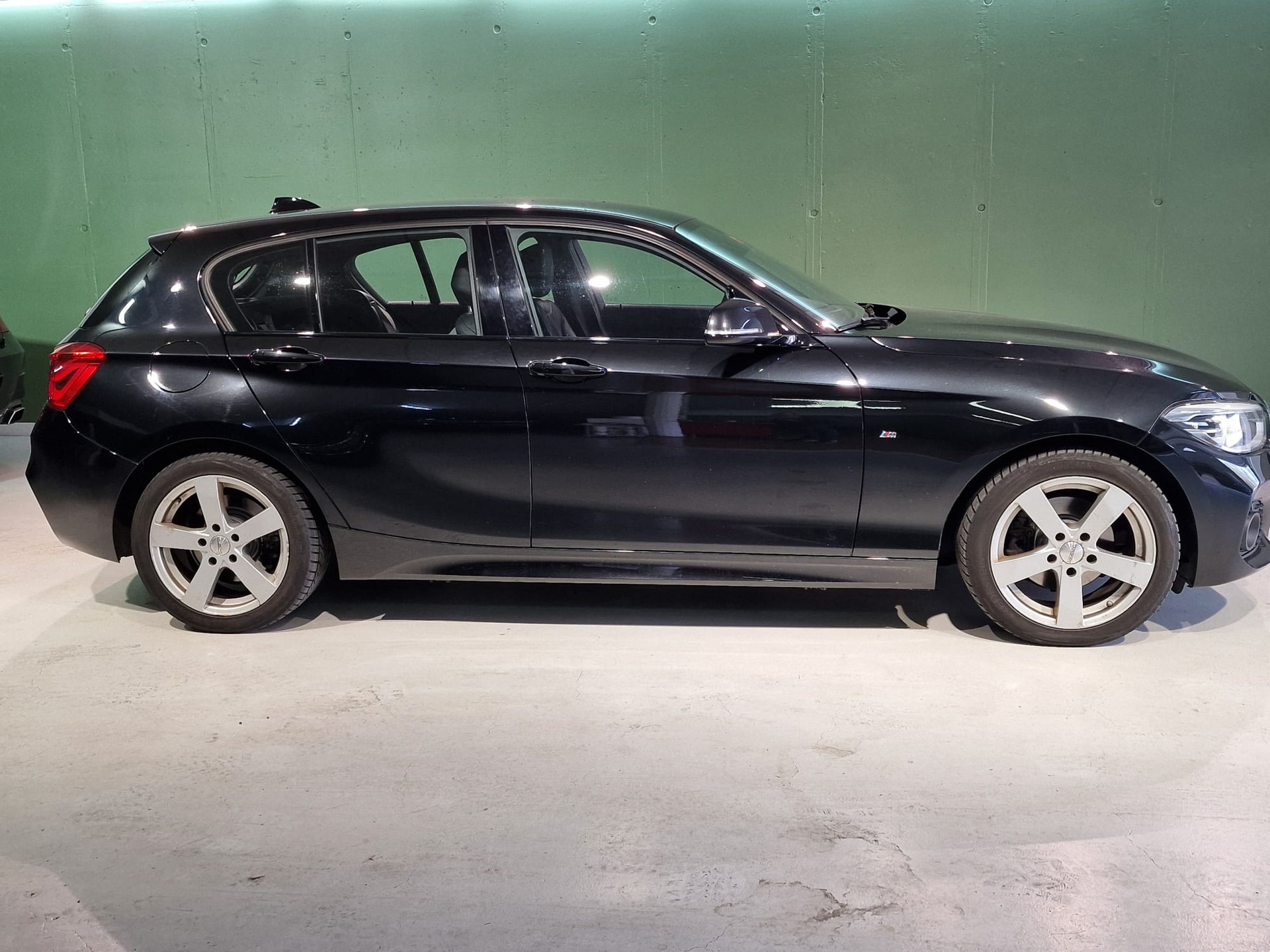 BMW 120d xDrive M Sport Steptronic-image-2