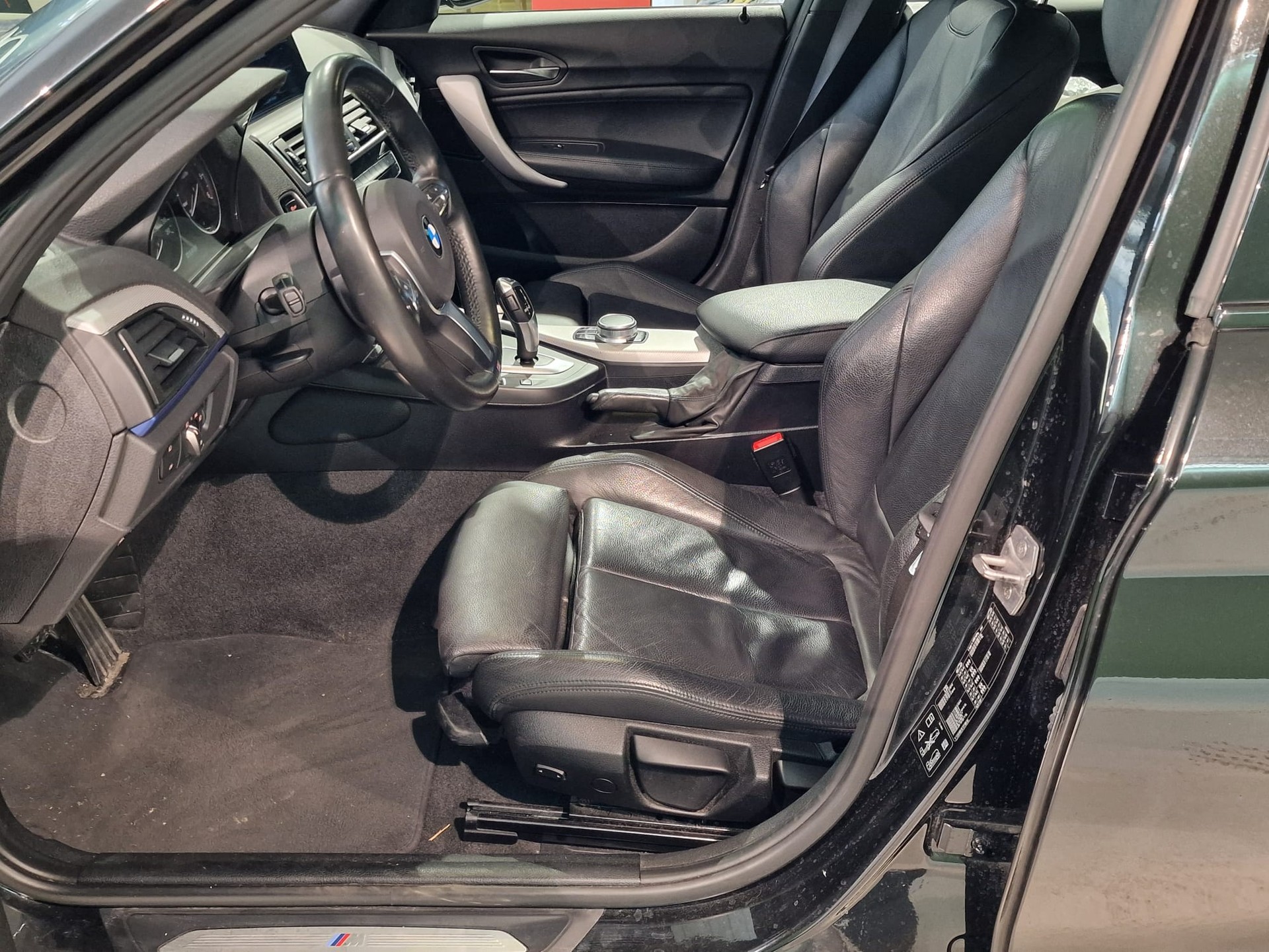 BMW 120d xDrive M Sport Steptronic-image-8
