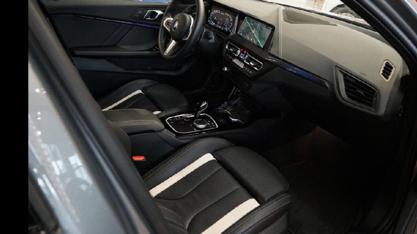 BMW M135i xDrive M Sport Pro Steptronic-image-18