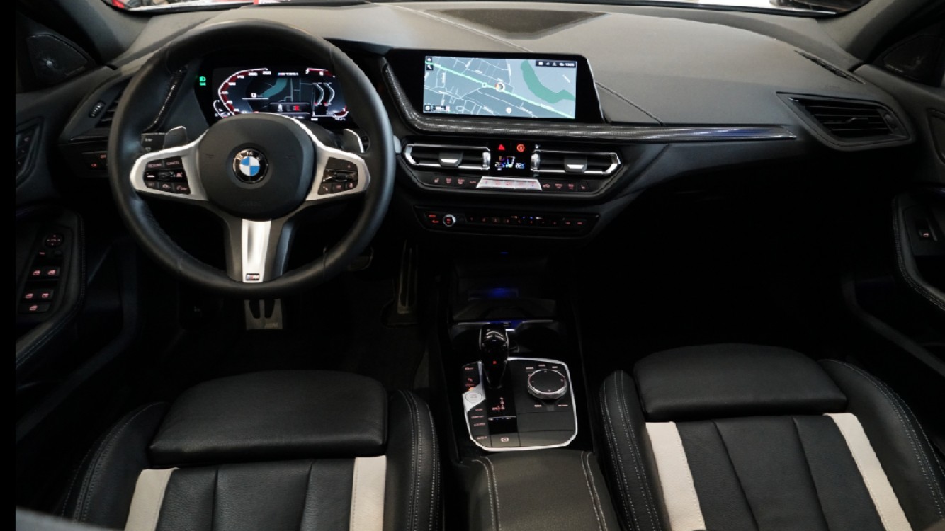BMW M135i xDrive M Sport Pro Steptronic-image-14