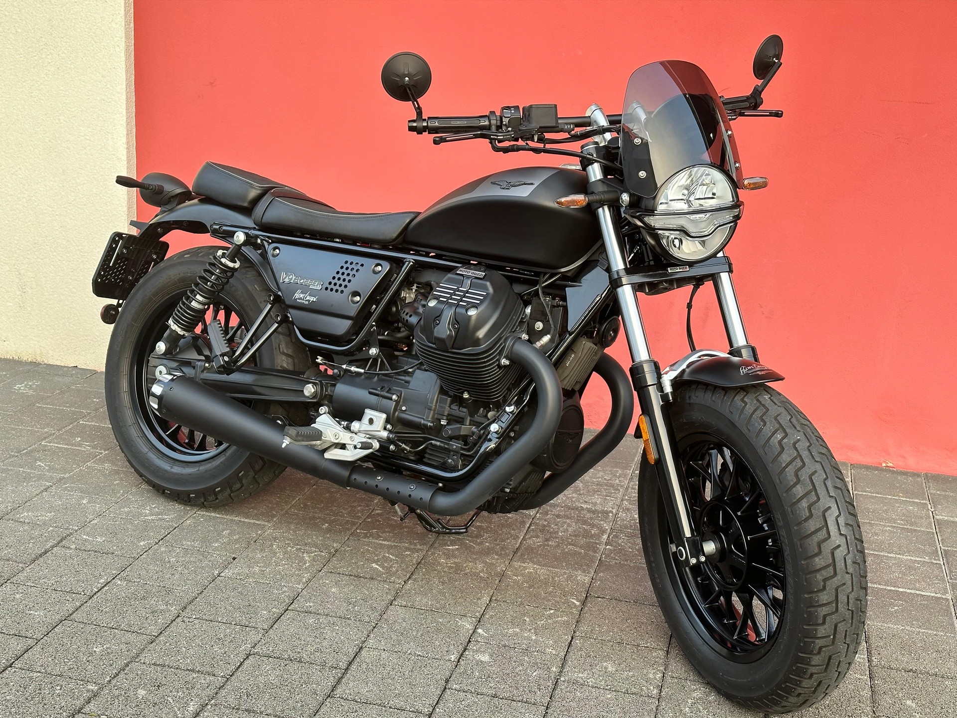 MOTO GUZZI V9 850 Bobber-image-9