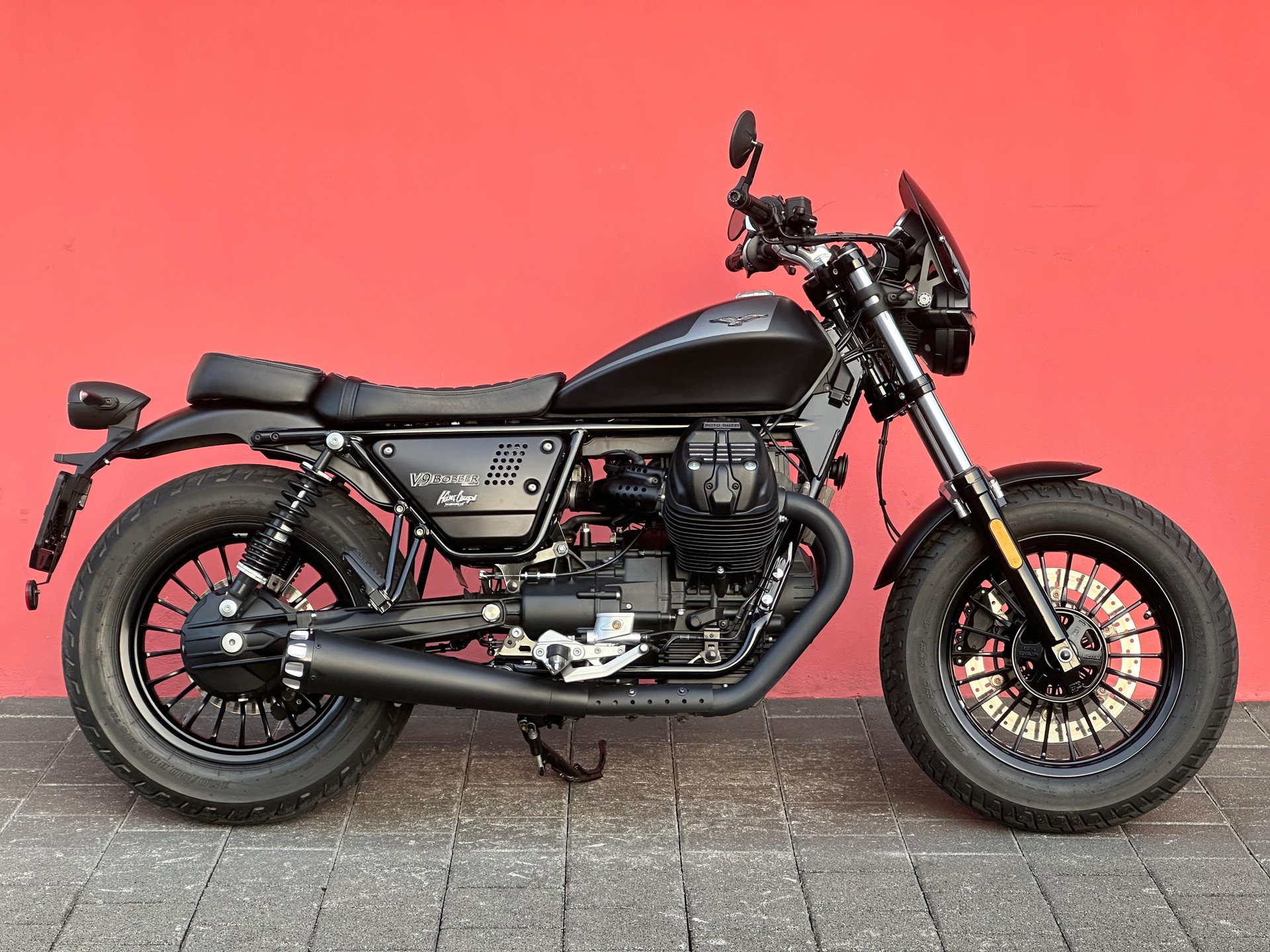 MOTO GUZZI V9 850 Bobber-image-0