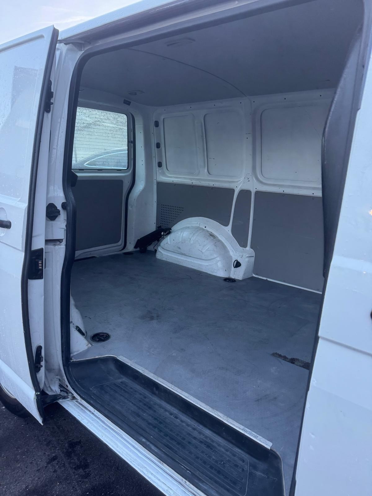 VW T6 2.0 TDI Entry-image-11