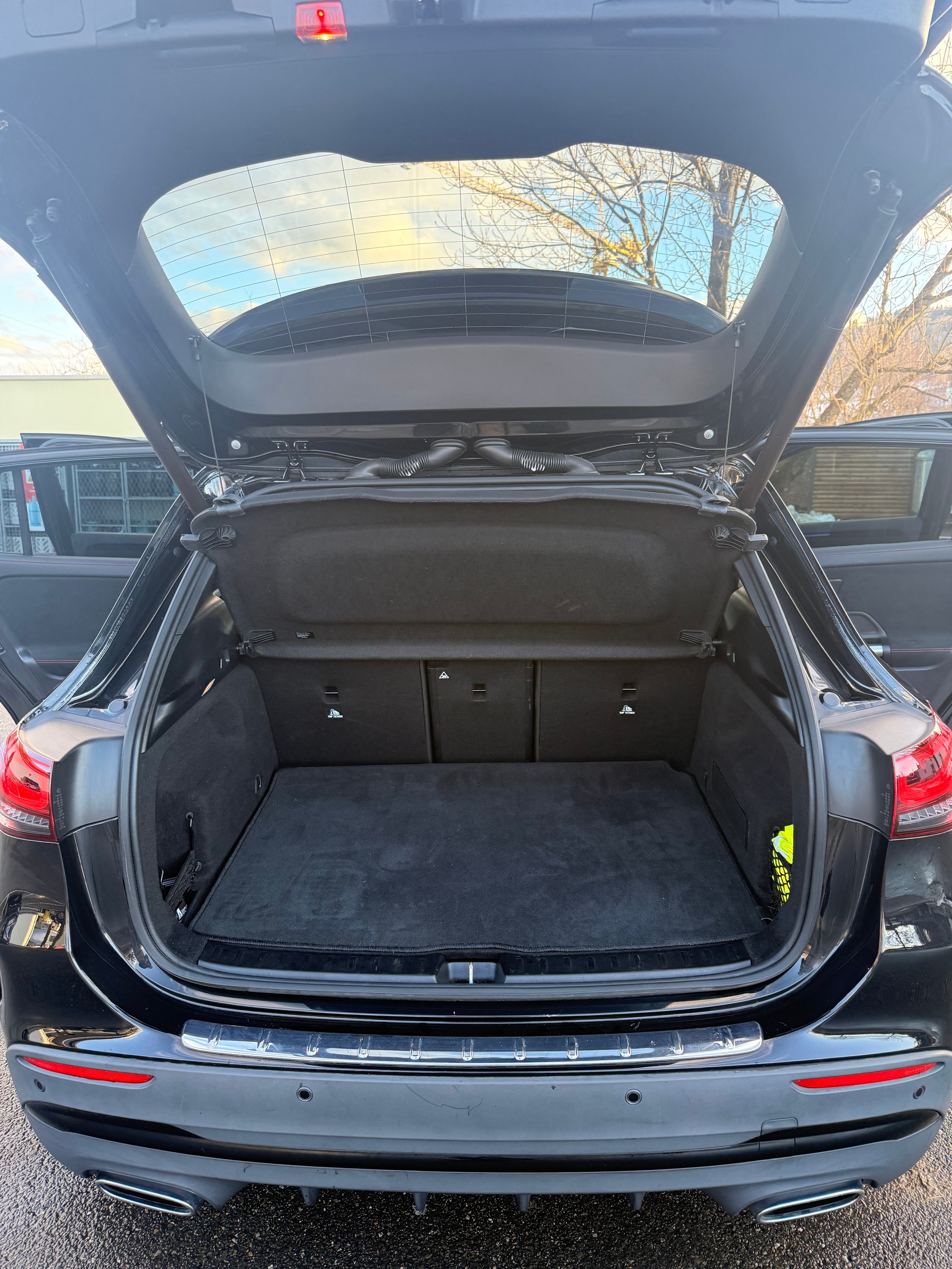 MERCEDES-BENZ GLA 200 AMG Line 7G-DCT-image-6
