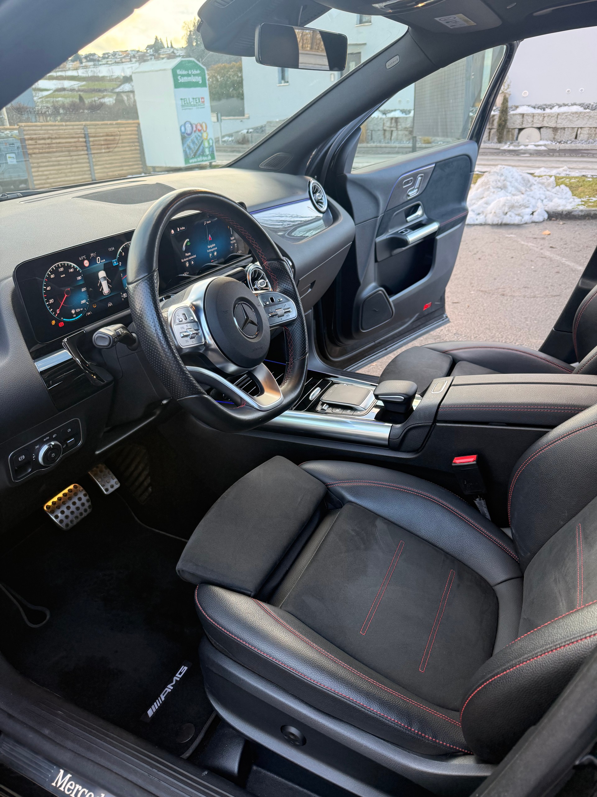 MERCEDES-BENZ GLA 200 AMG Line 7G-DCT-image-5