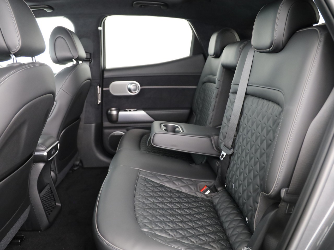 GENESIS GV60 77.4 kWh Sport Plus AWD-image-4