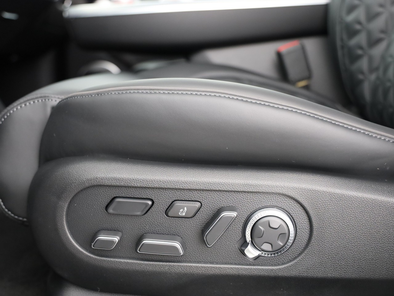 GENESIS GV60 77.4 kWh Sport Plus AWD-image-5