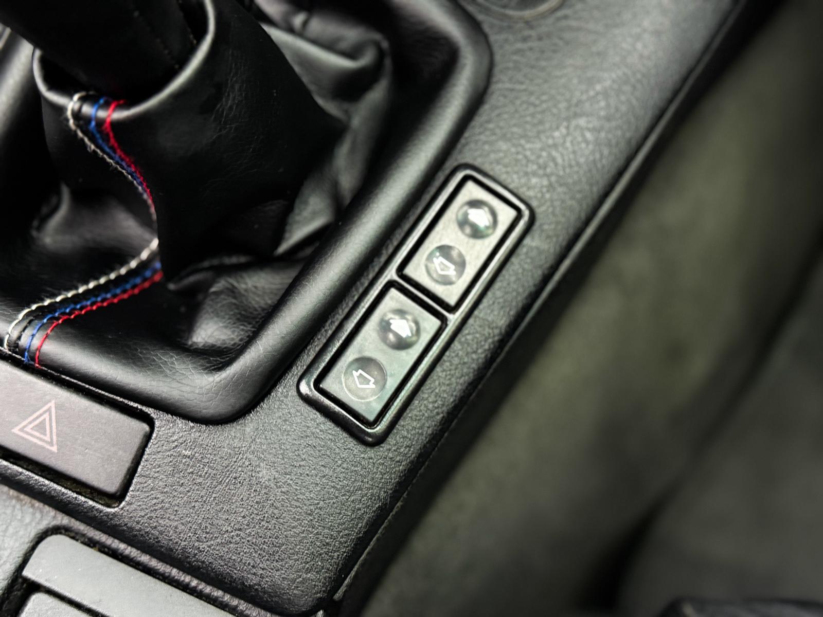 BMW 328i Cabrio M Sport-image-23