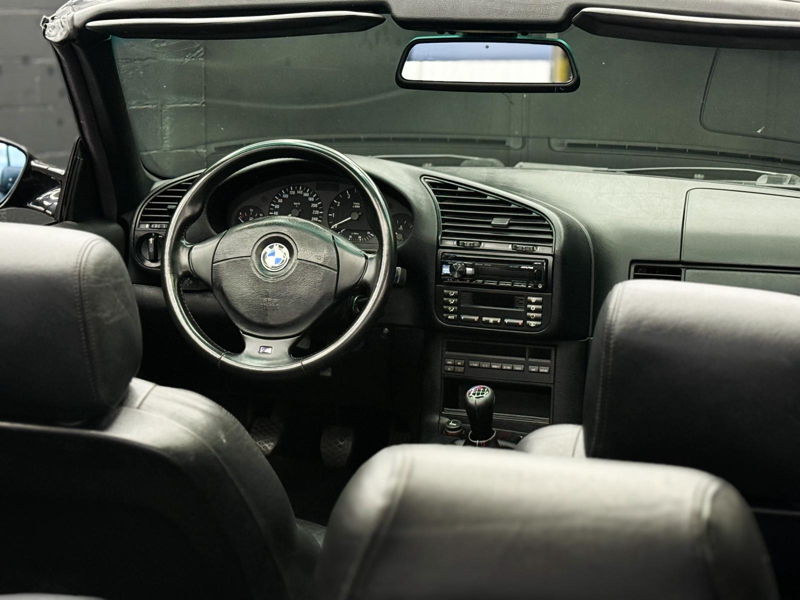 BMW 328i Cabrio M Sport-image-14