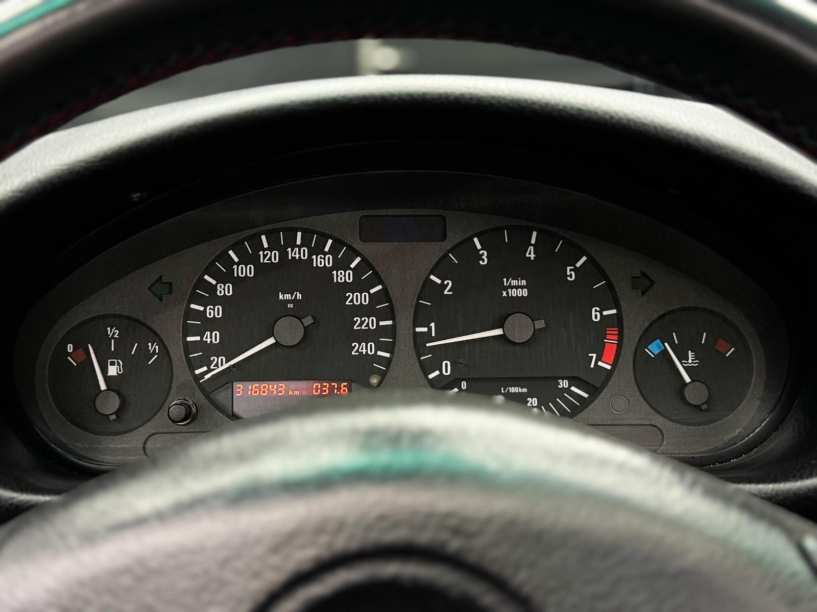 BMW 328i Cabrio M Sport-image-20