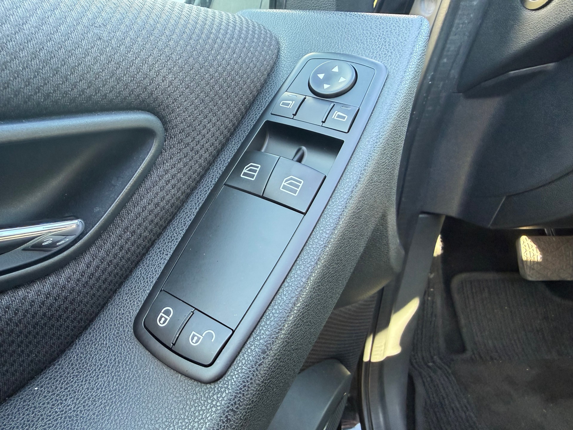 MERCEDES-BENZ A 150 Avantgarde Edition A-image-8