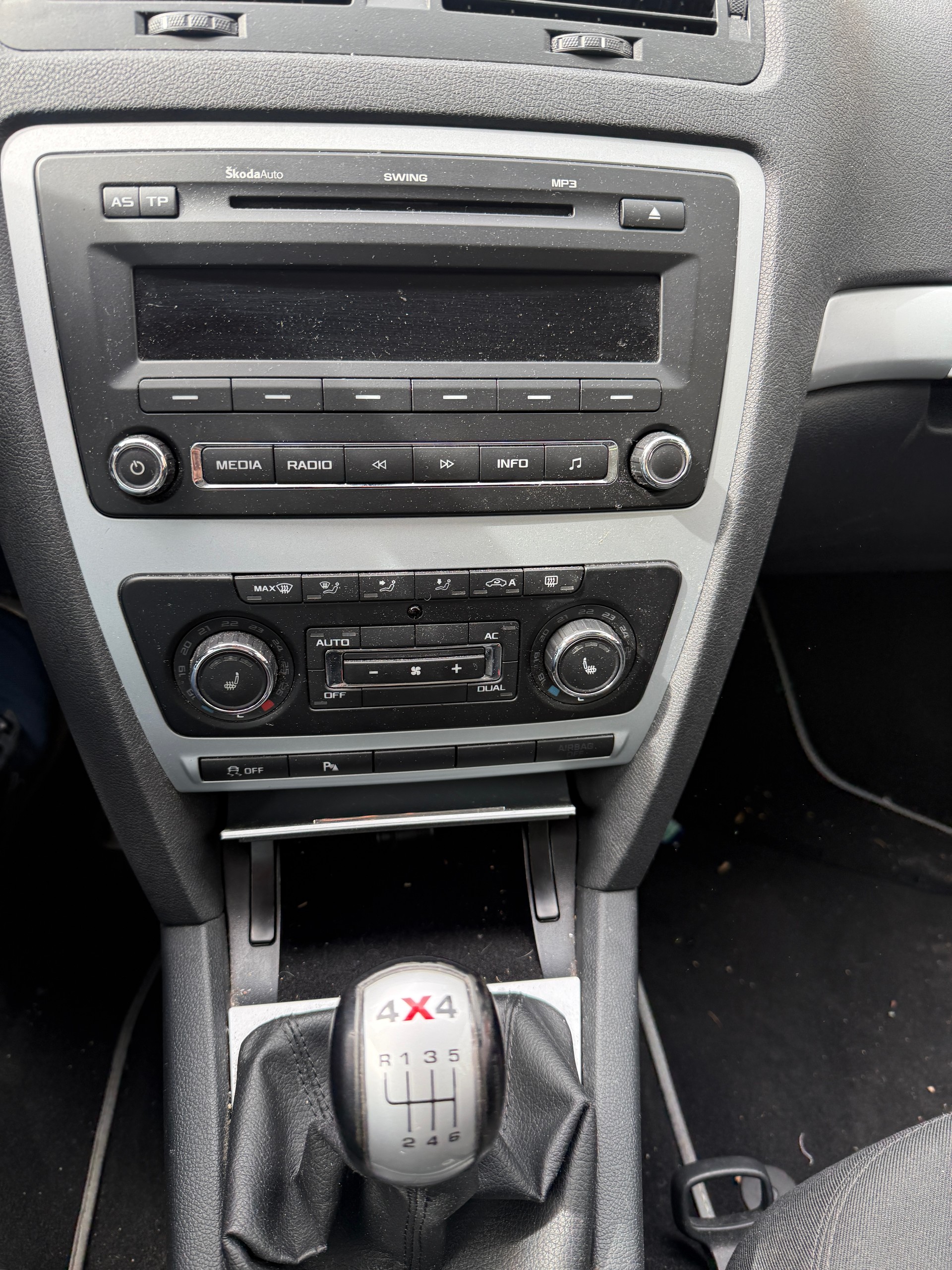 SKODA Octavia Combi 1.8 TSI Scout 4x4-image-9