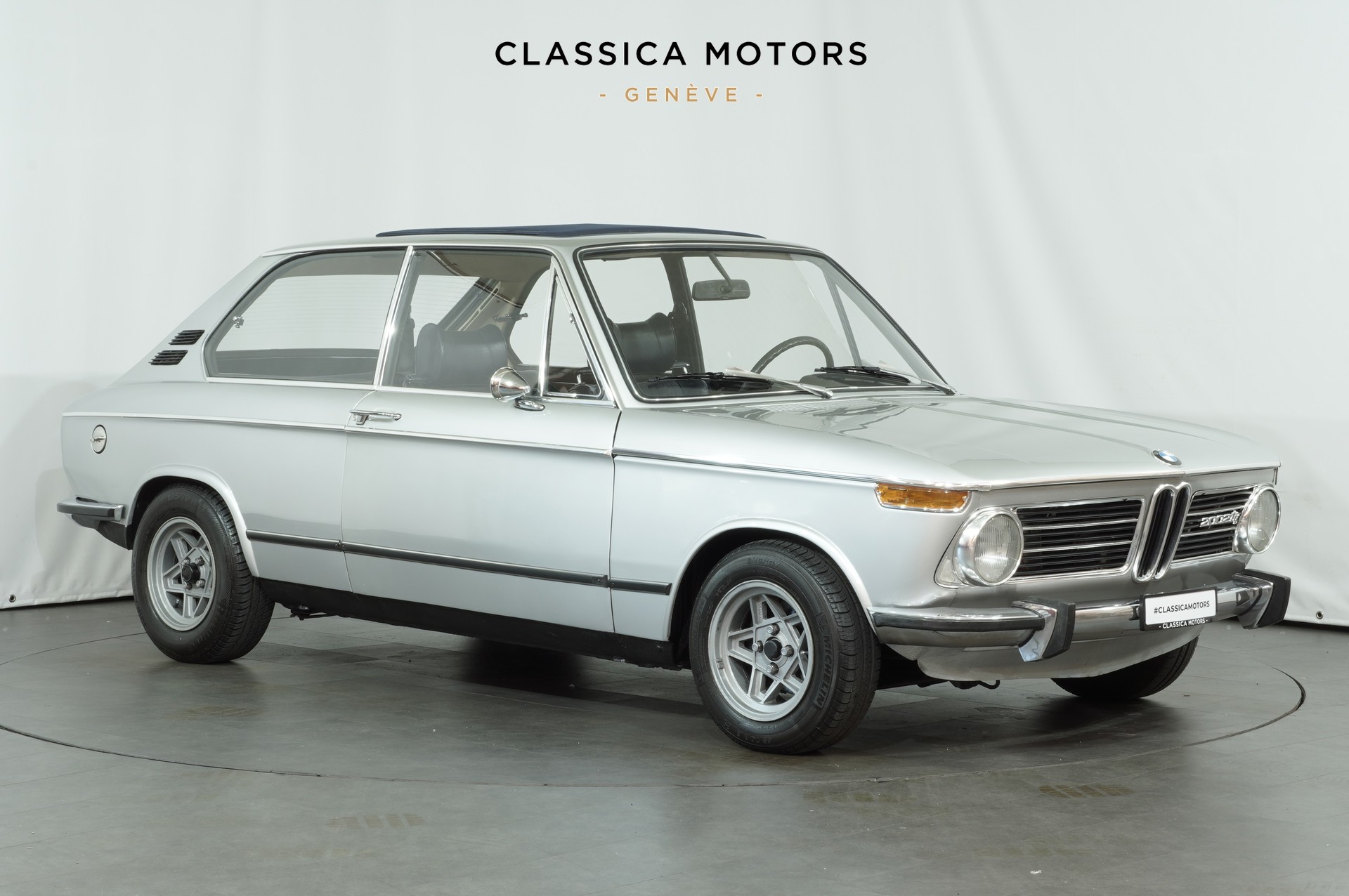 BMW Touring Tii-showroom-element-1