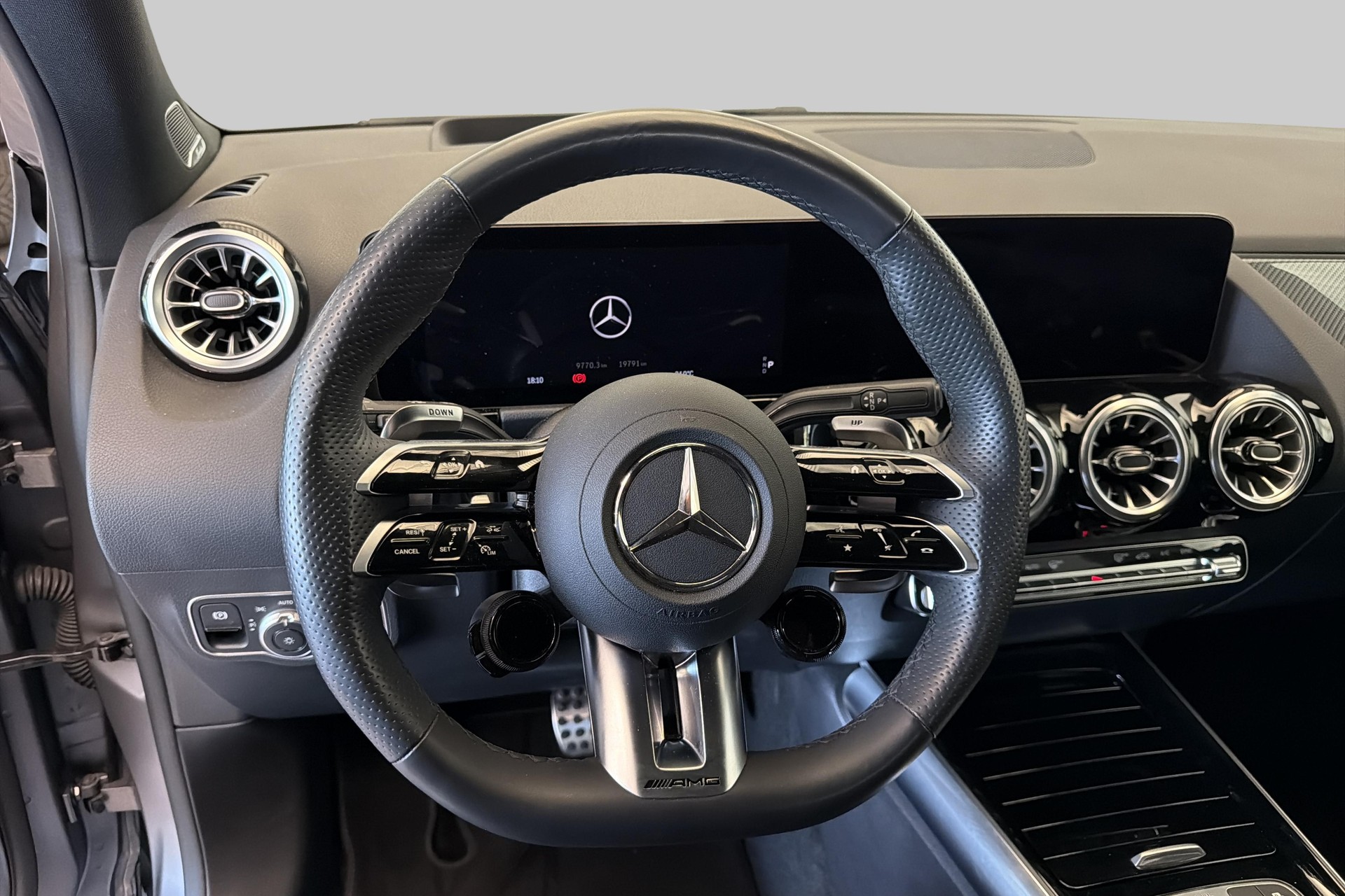 MERCEDES-BENZ GLA AMG 35 4Matic 8G-DCT-image-9